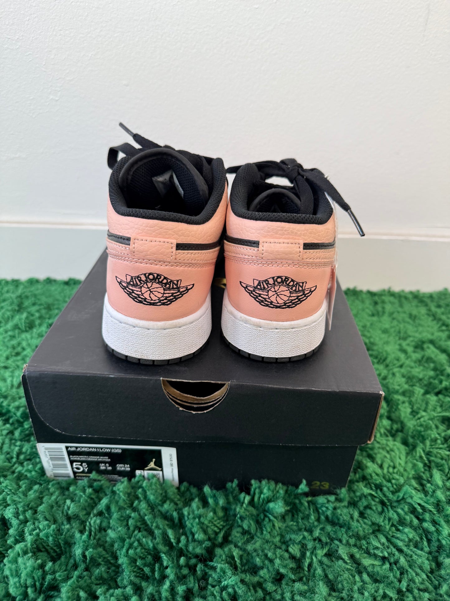Used Jordan 1 Low Crimson Tint (Youth)