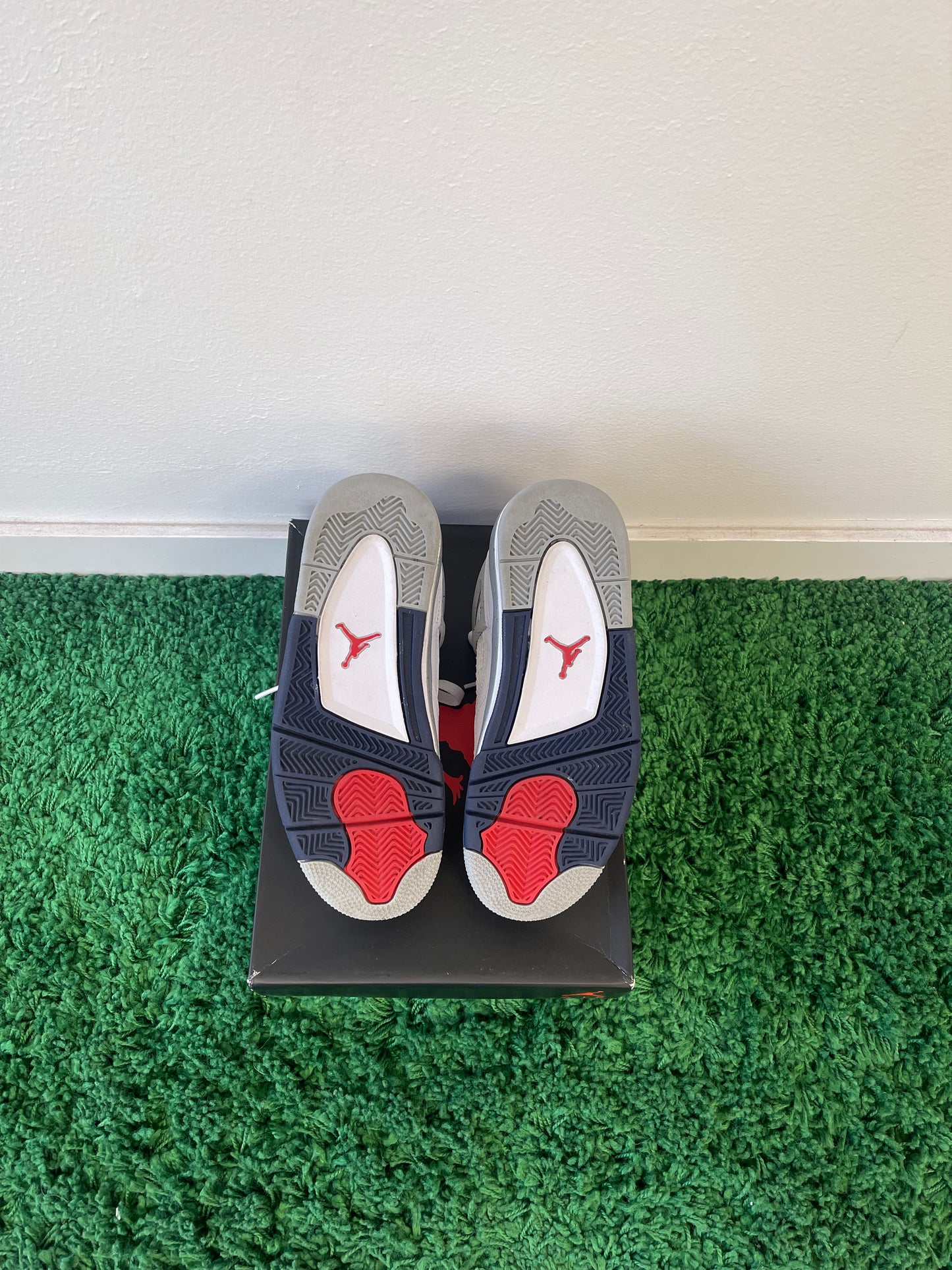 Used Jordan 4 Retro Midnight Navy (Youth)