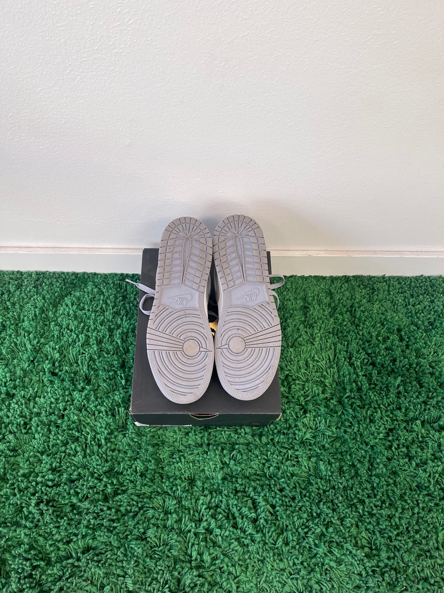 Used Jordan 1 Low Vintage Grey (Youth)