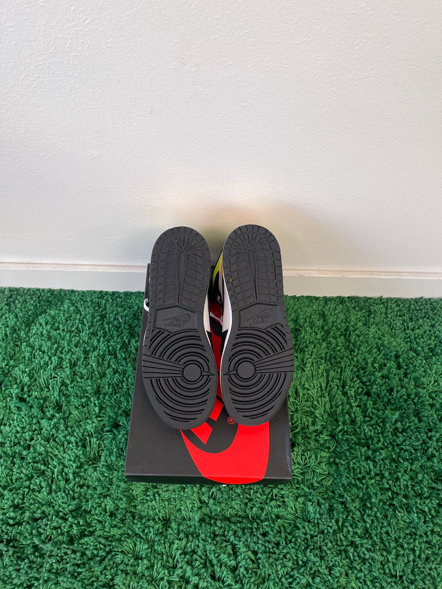 Used Jordan 1 Retro High White Black Volt University Gold (Youth)