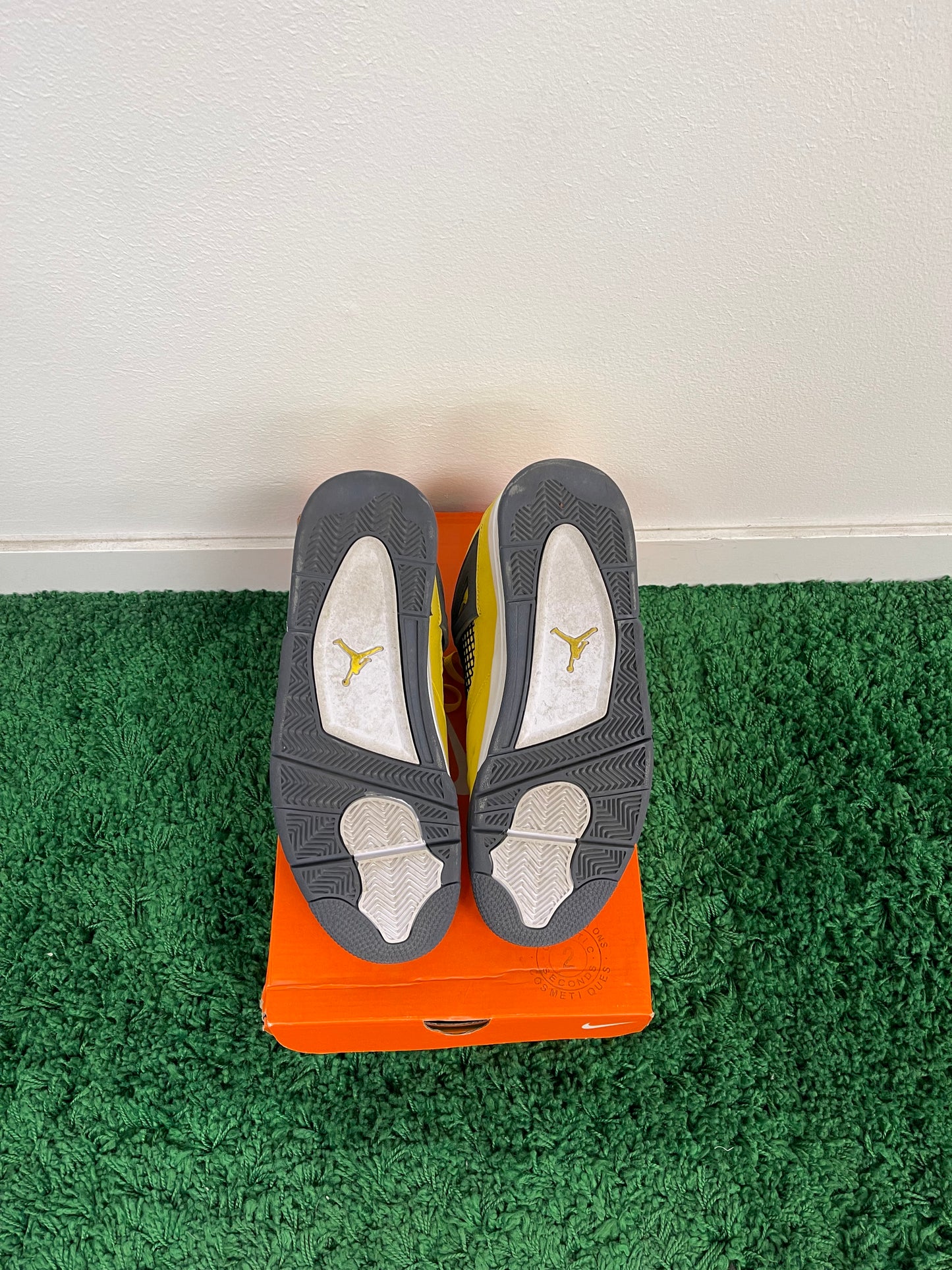 Used Jordan’s 4 Retro Lightning B Grade (Men’s)