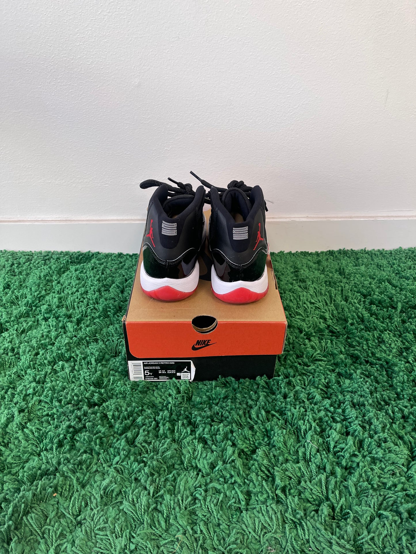 Used Jordan 11 Retro Playoffs Bred (Youth)