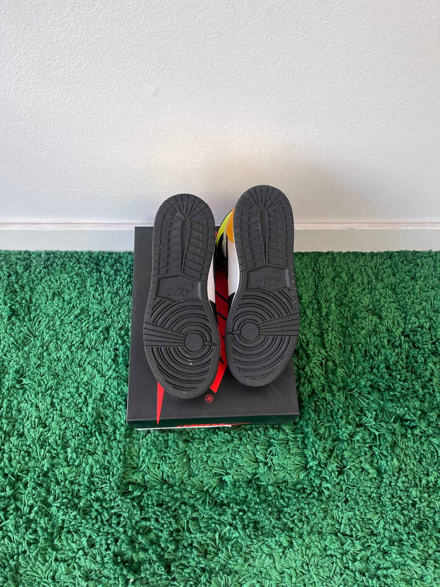 Used Jordan 1 Retro High White Black Volt University Gold (Youth)