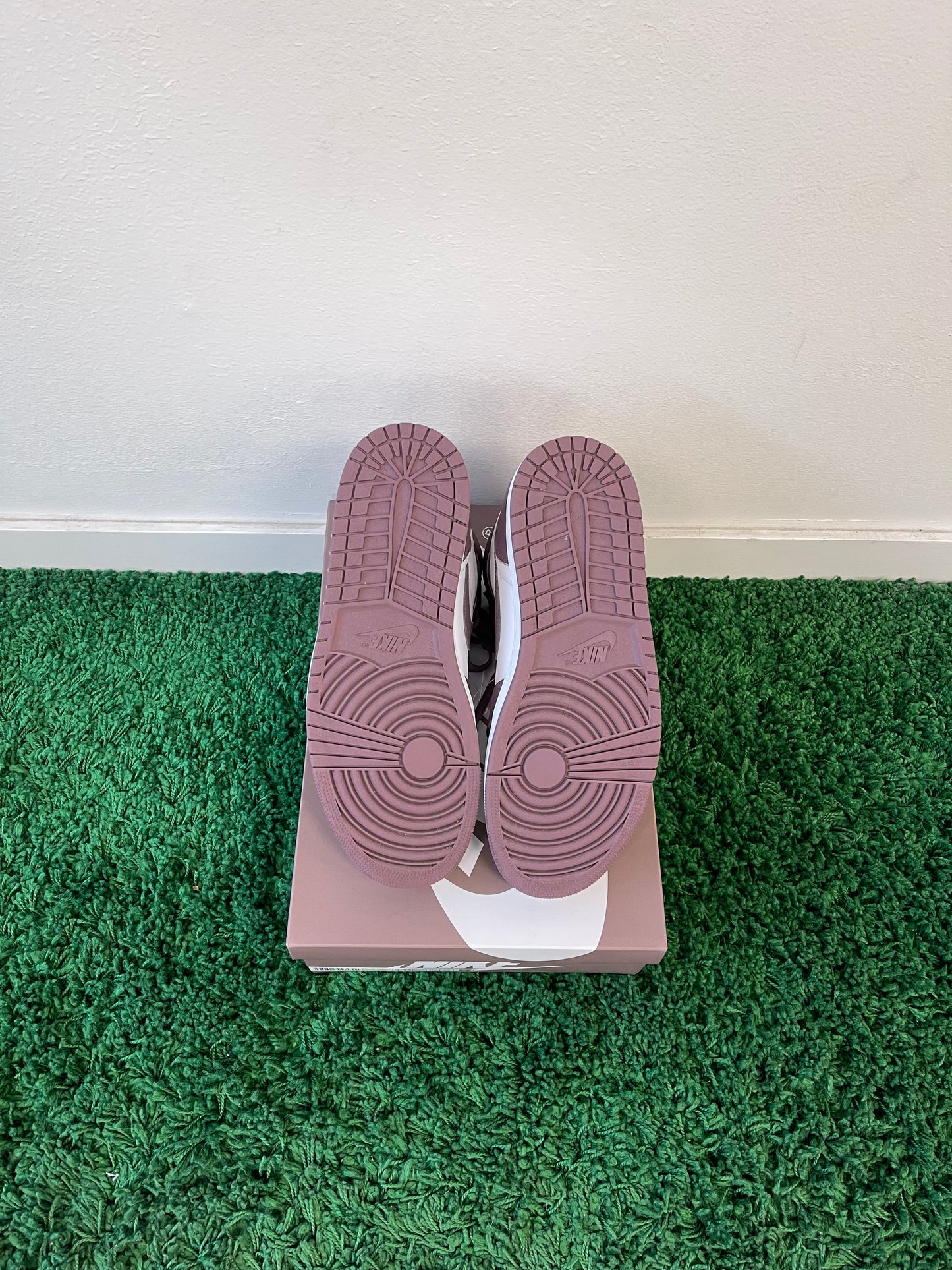 Used Jordan 1 Retro High OG Mauve (Men’s)