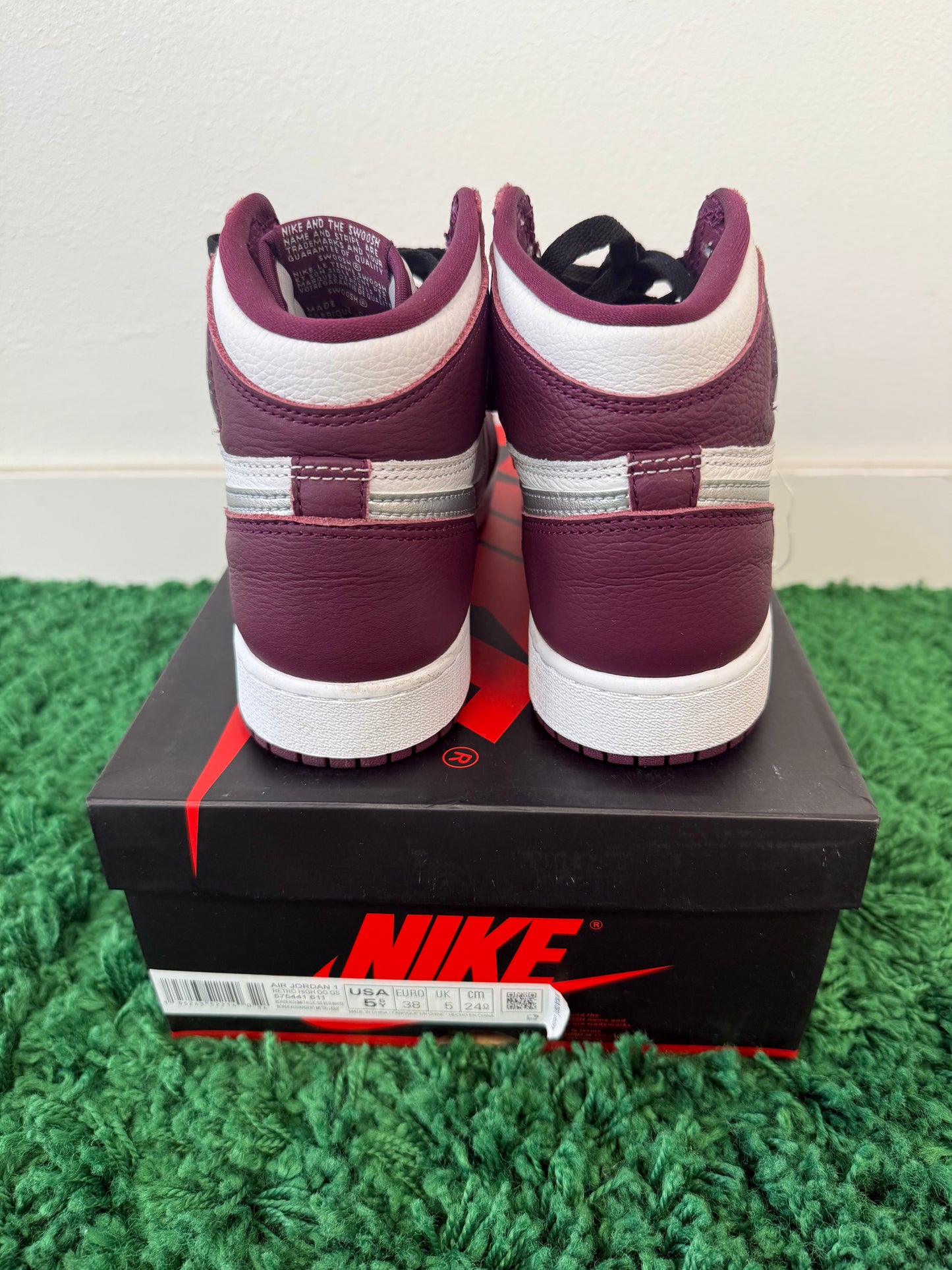 Used Jordan 1 Retro High OG Bordeaux (Youth)