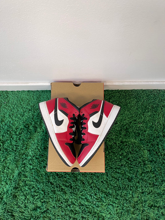 Used Jordan 1 Mid Chicago Black Toe (Youth)