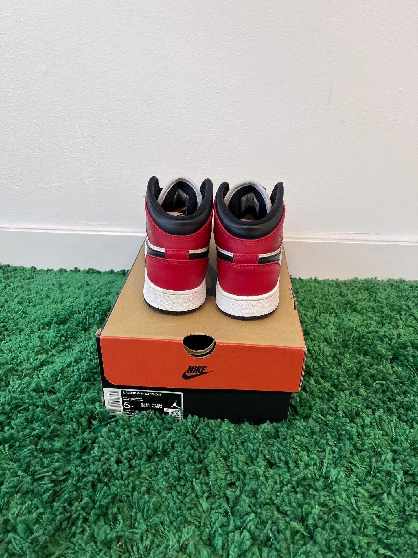 Used Jordan 1 Mid Chicago Black Toe (Youth)