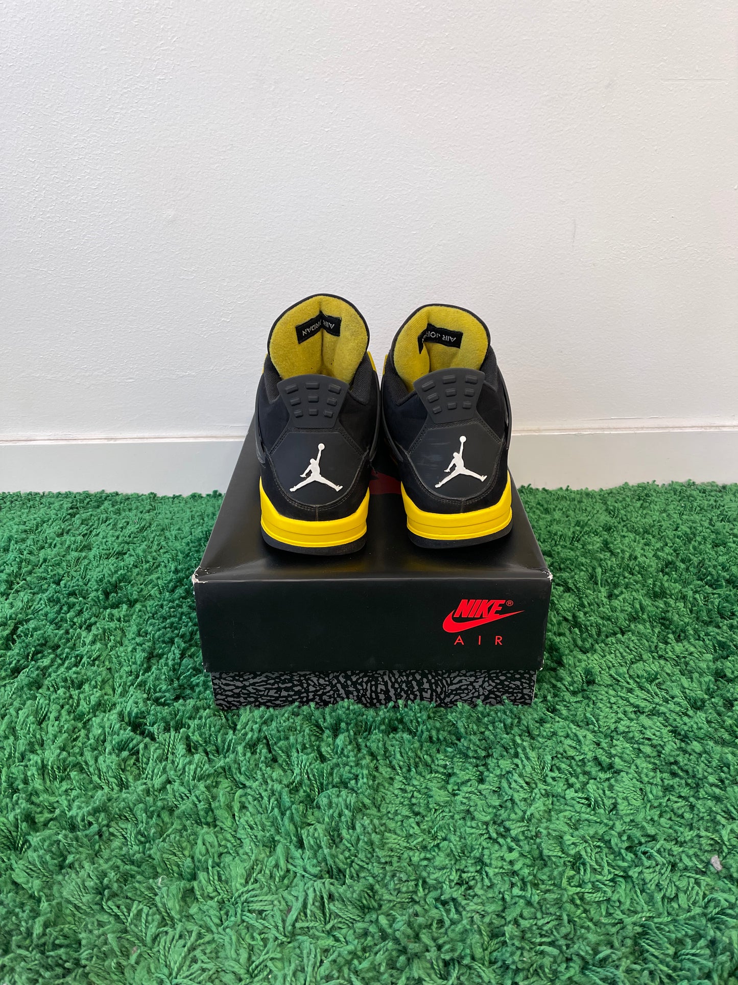 Used Jordan 4 Retro Thunder 2023 (Men’s)