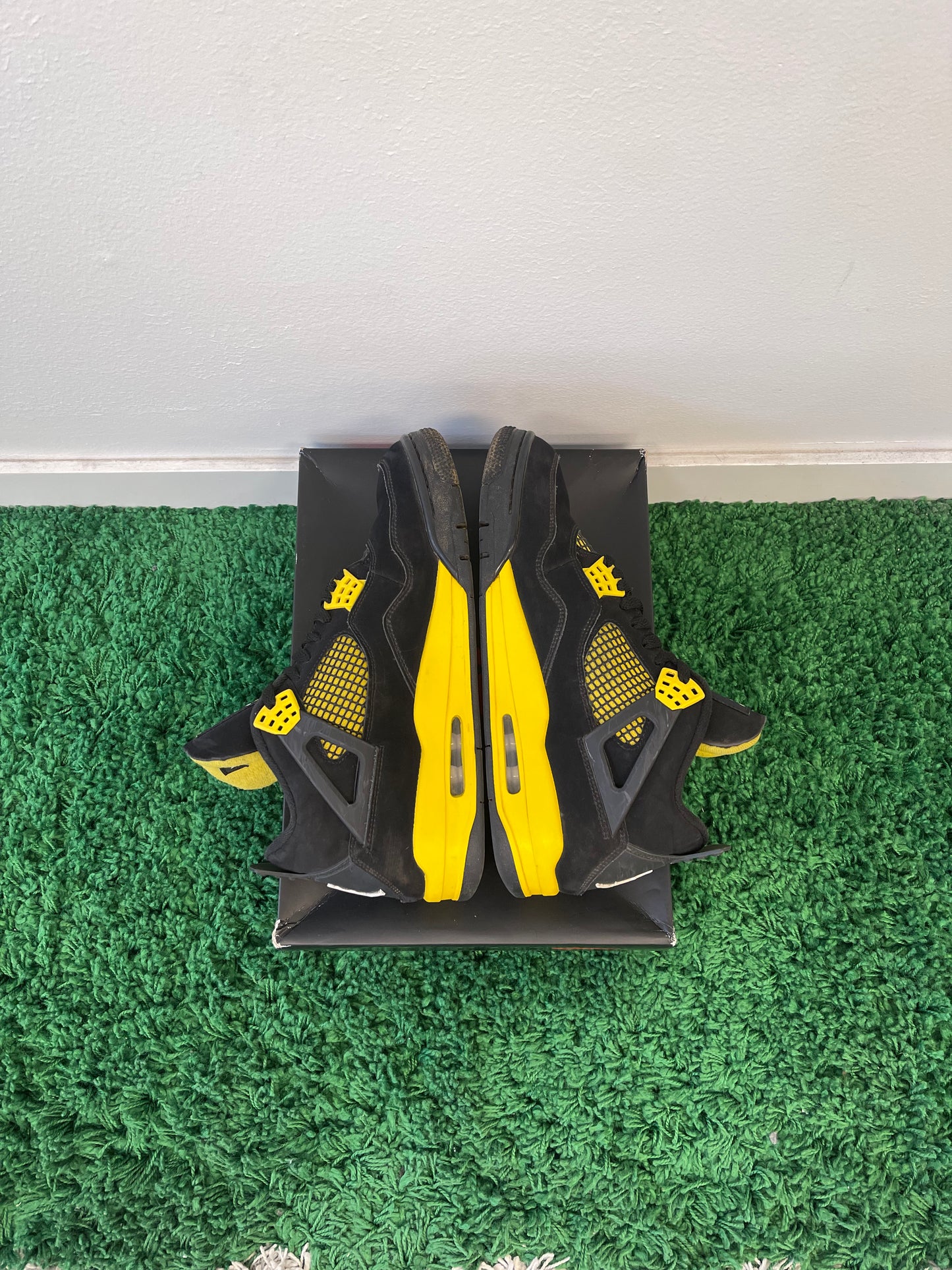 Used Jordan 4 Retro Thunder 2023 (Men’s)