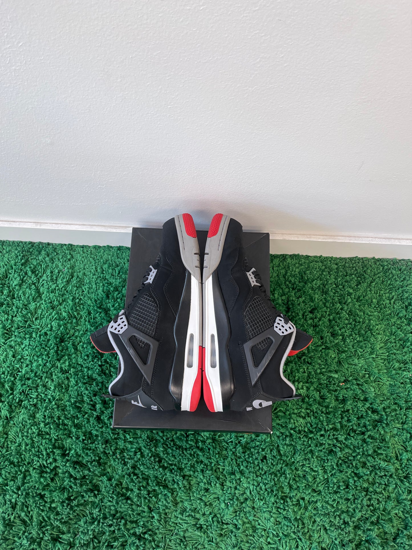 Used Jordan 4 Retro Bred 2019 (Men’s)