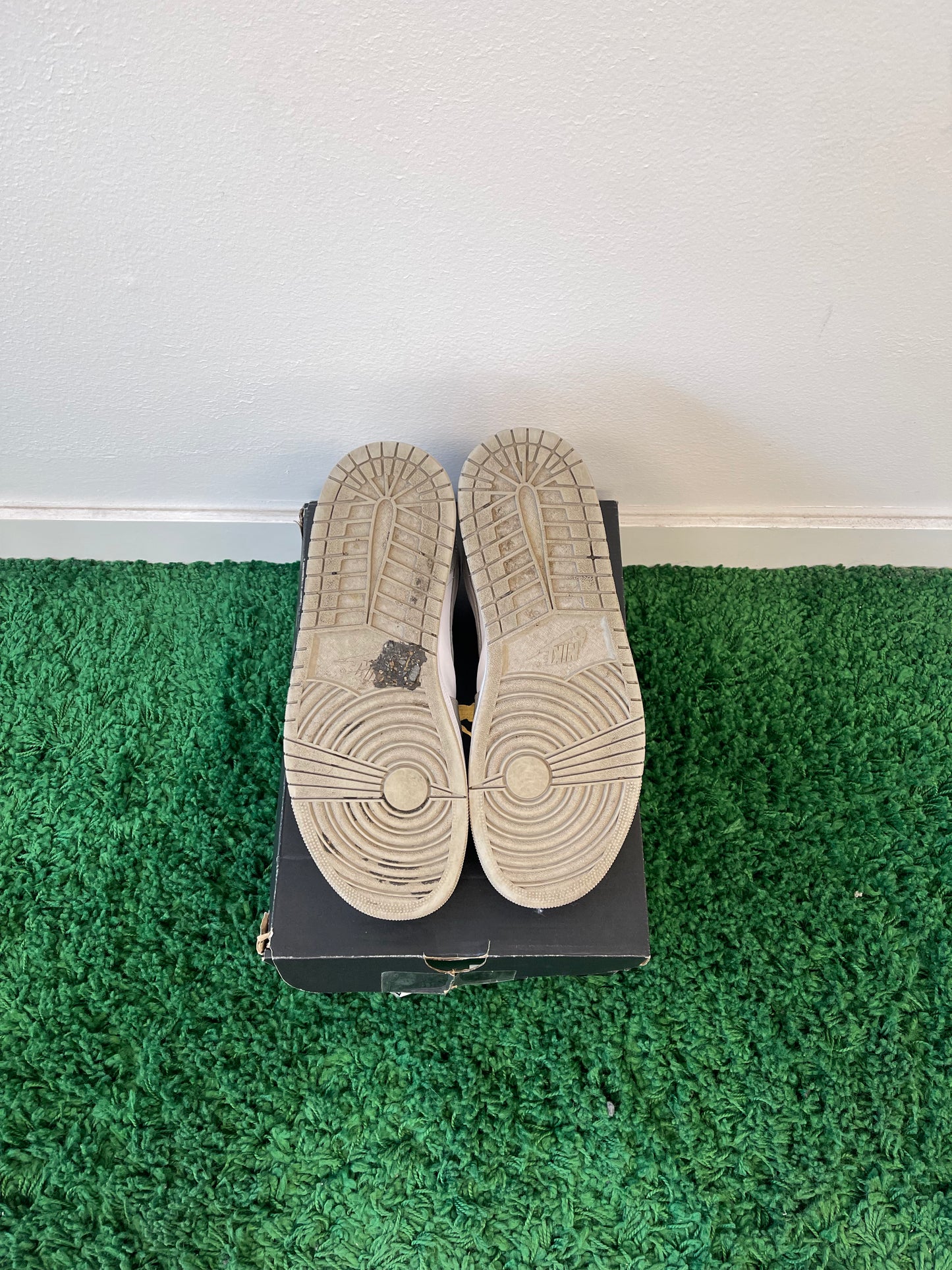 Used Jordan 1 Mid Linen (Men’s)