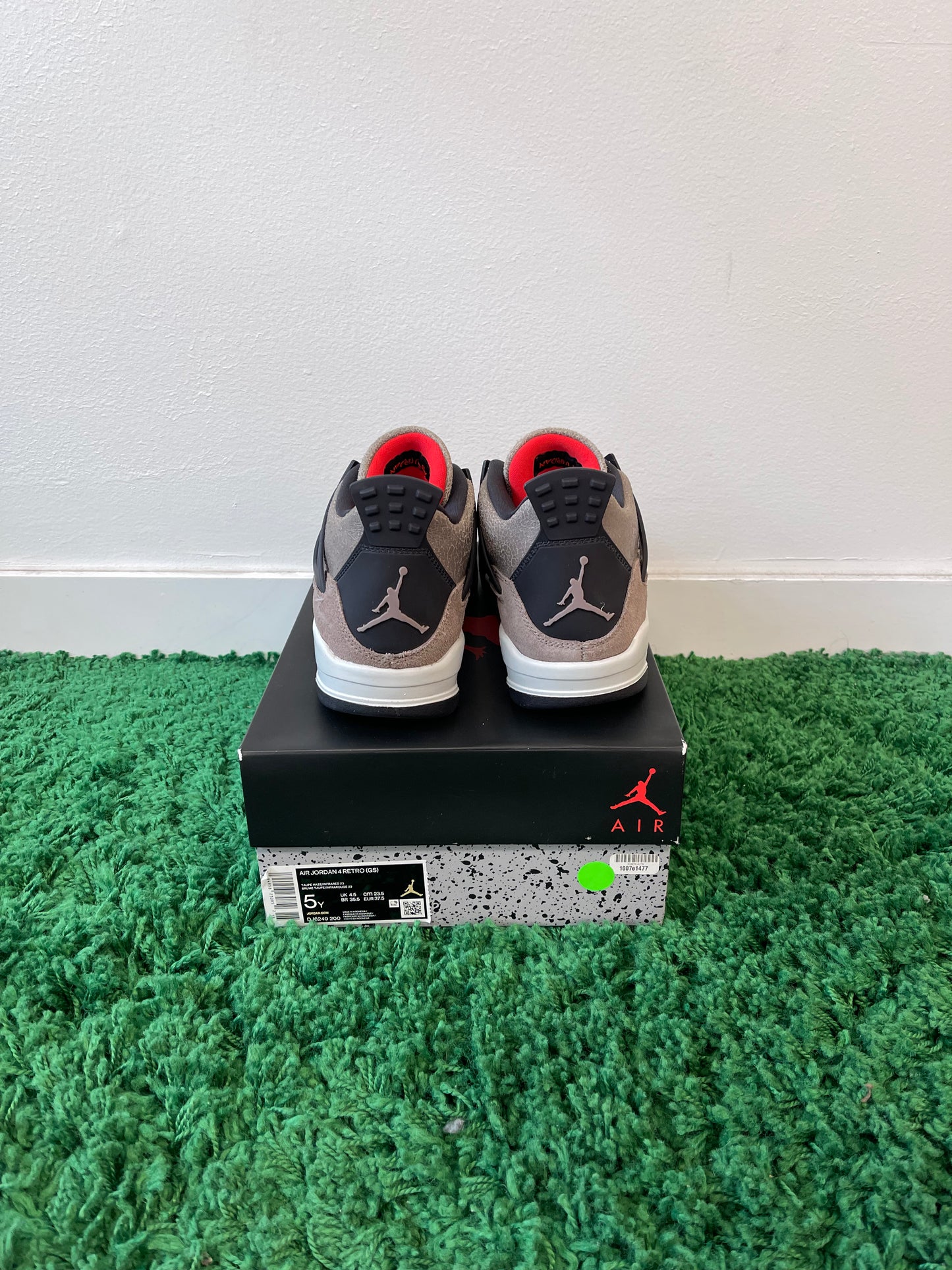 Used Jordan 4 Retro Taupe Haze (Youth)
