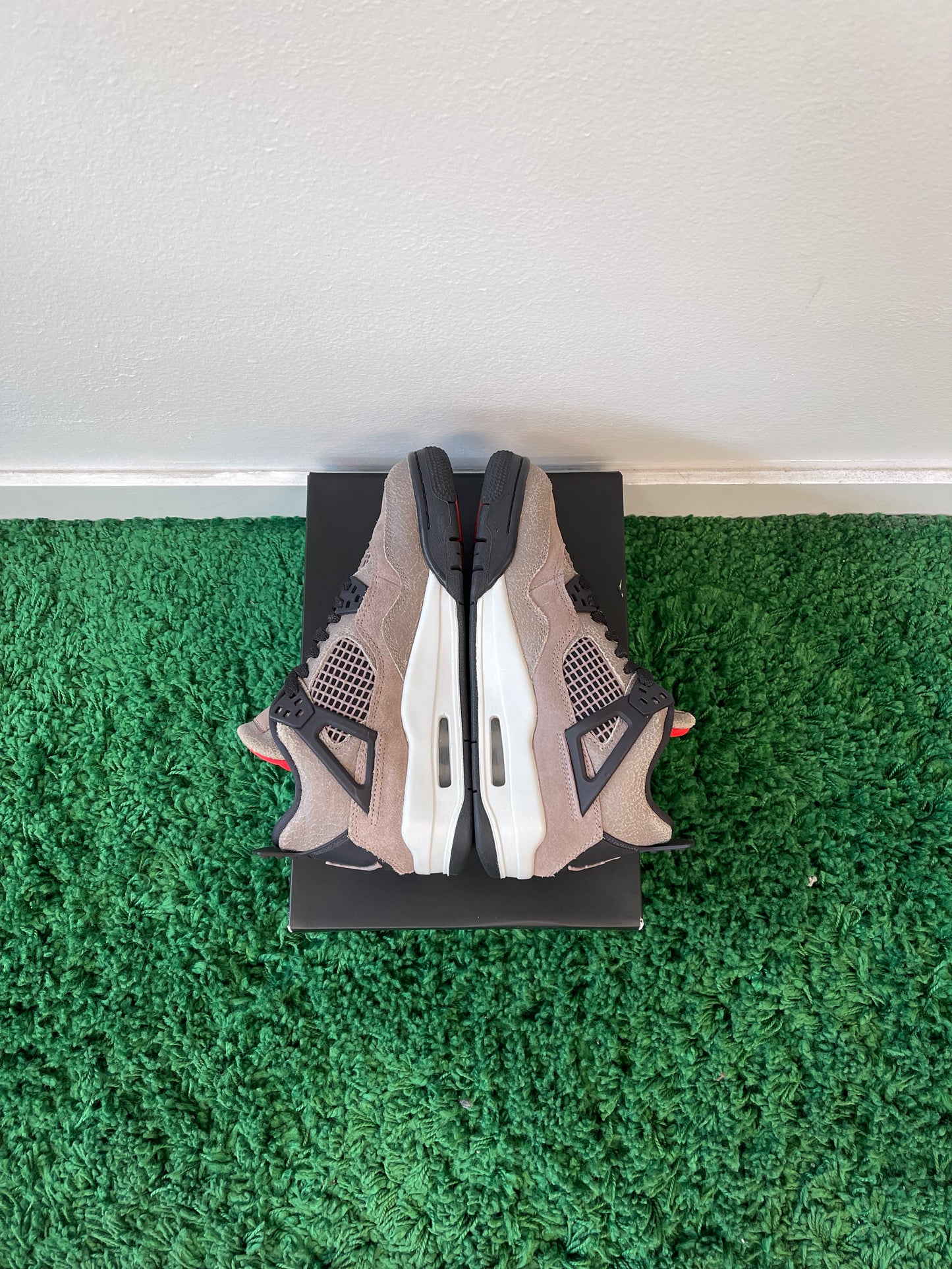 Used Jordan 4 Retro Taupe Haze (Youth)