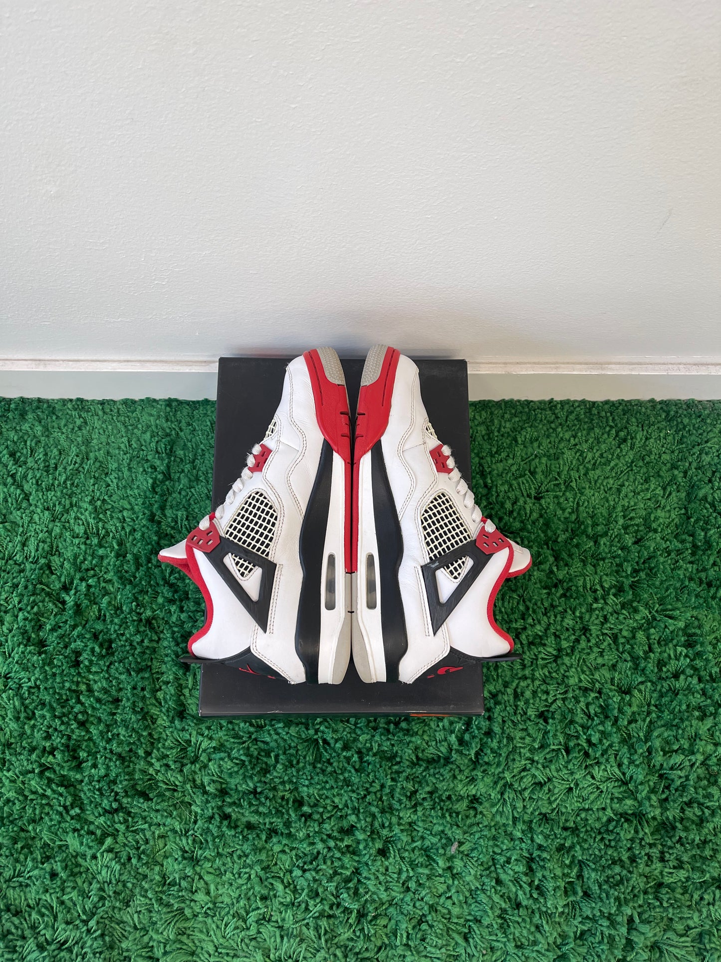 Used Jordan 4 Retro Fire Red 2020 (Youth)