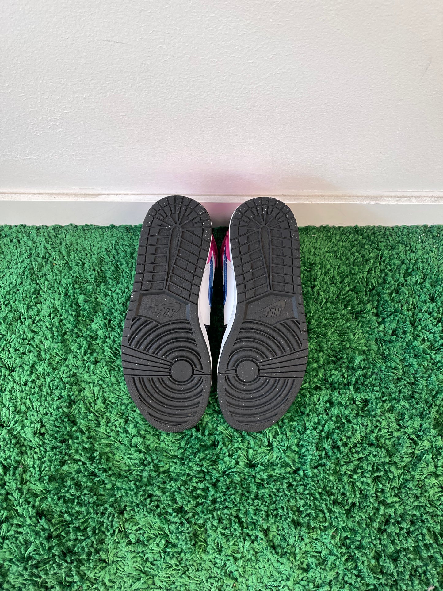 Used Jordan 1 Mid White Black Cyber Pink (Men’s)