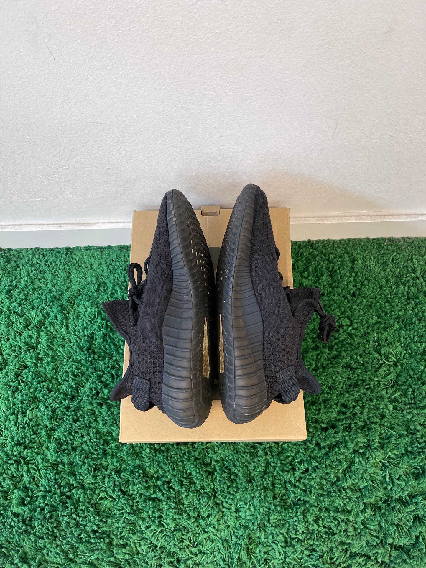 Used Adidas Yeezy Boost 350 V2 Onyx (Men’s)