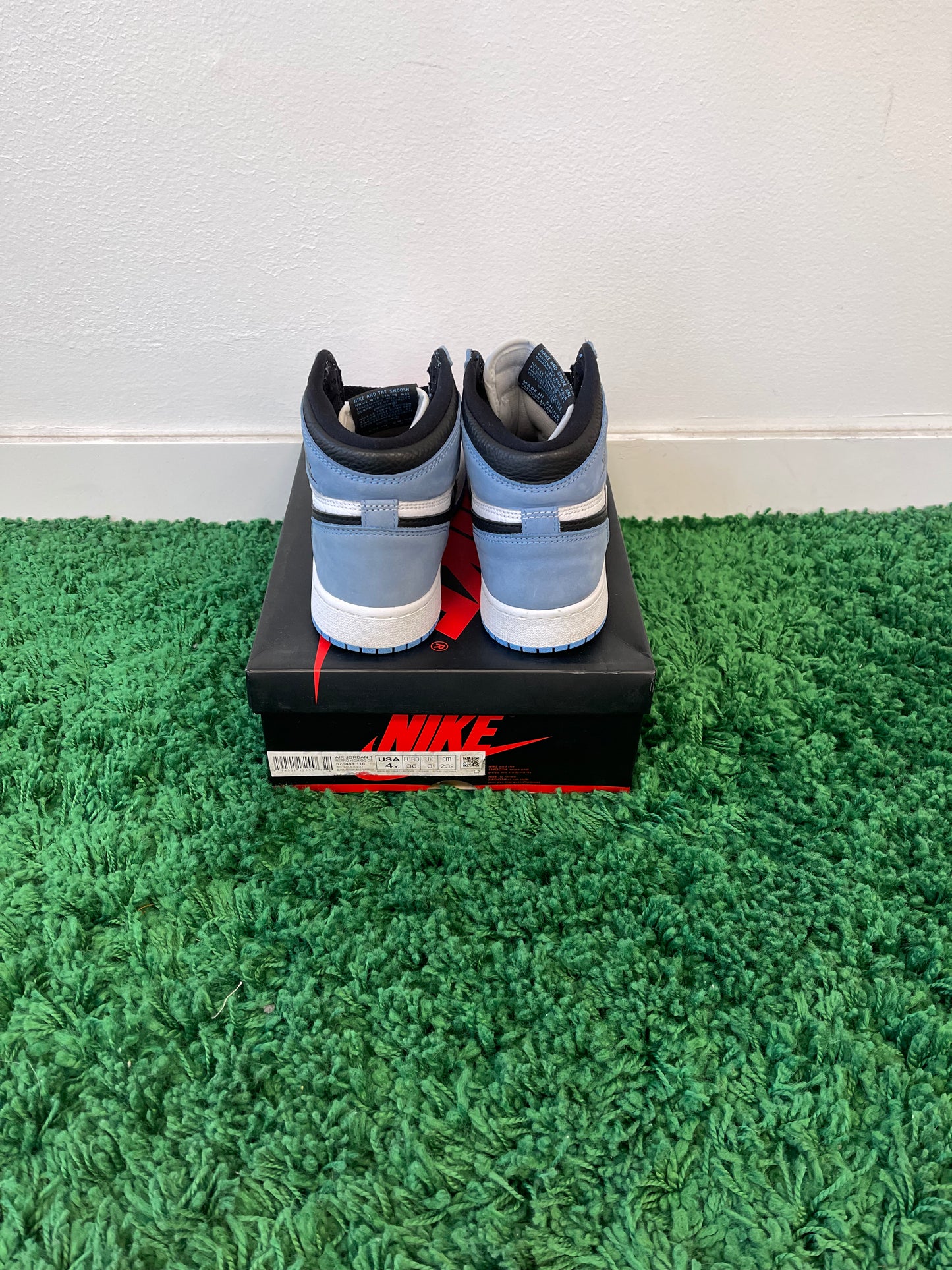 Used Jordan 1 Retro High University Blue (Youth)