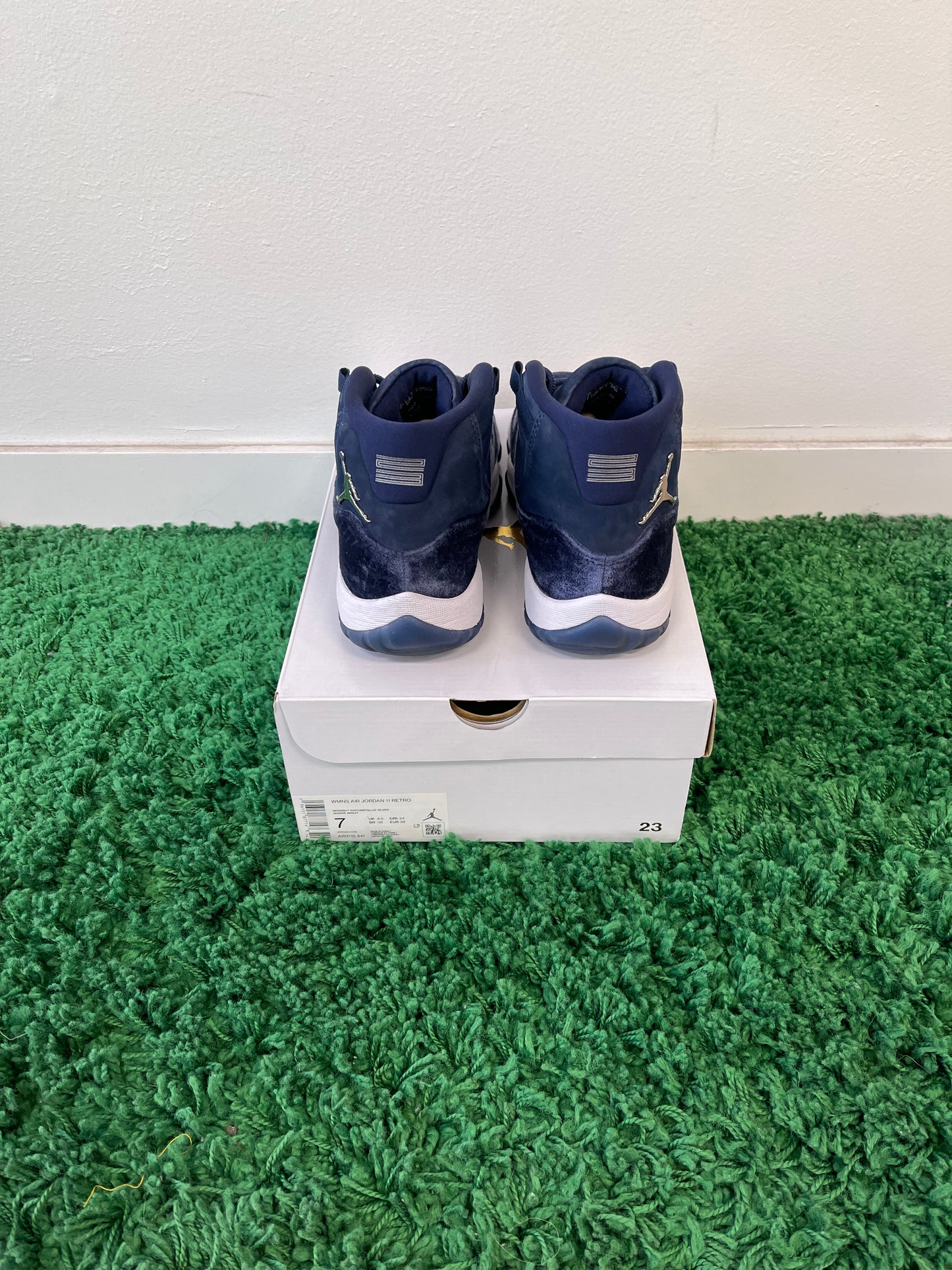 Used Jordan 11 Retro Midnight Navy (Women’s)