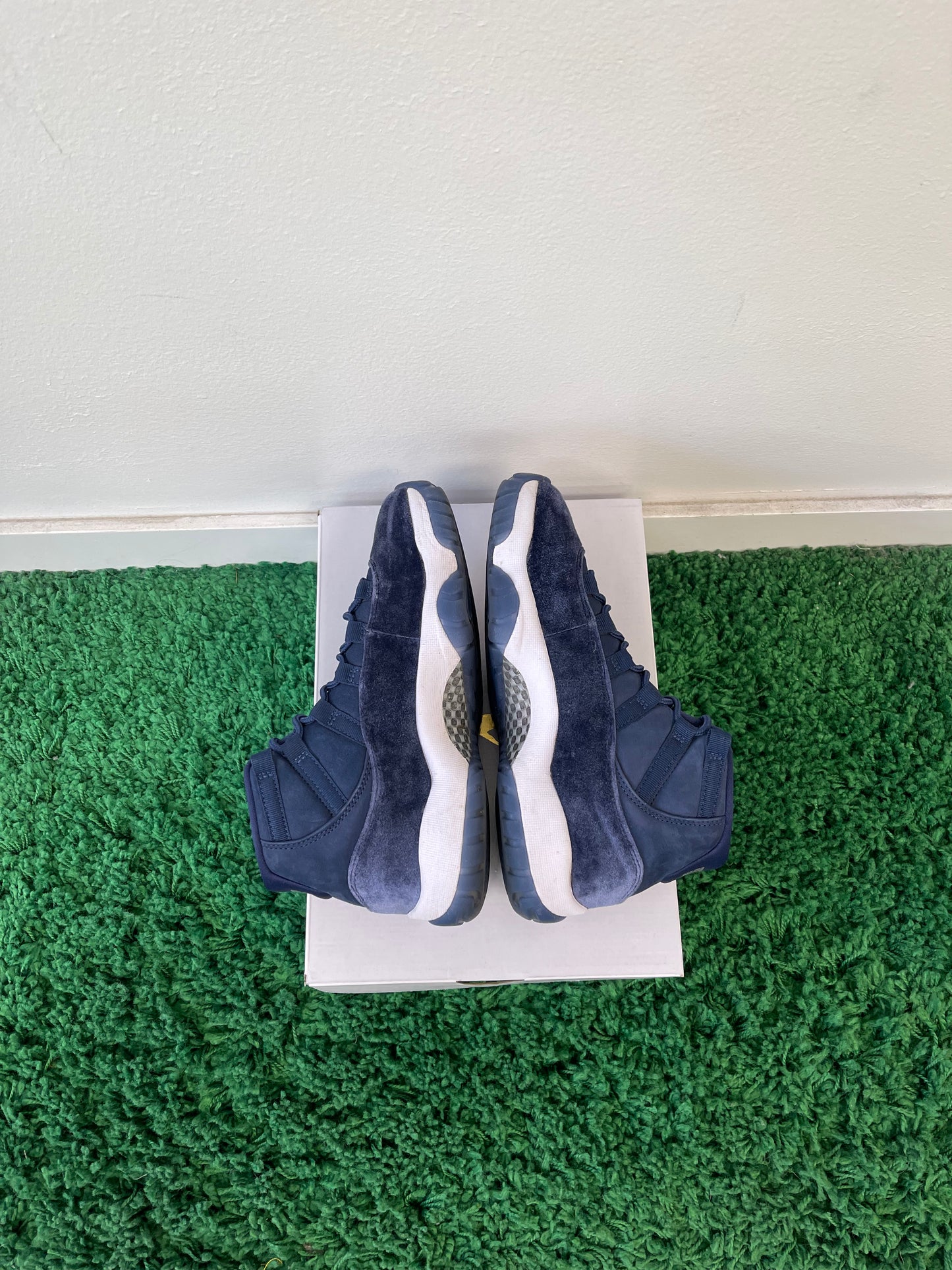 Used Jordan 11 Retro Midnight Navy (Women’s)