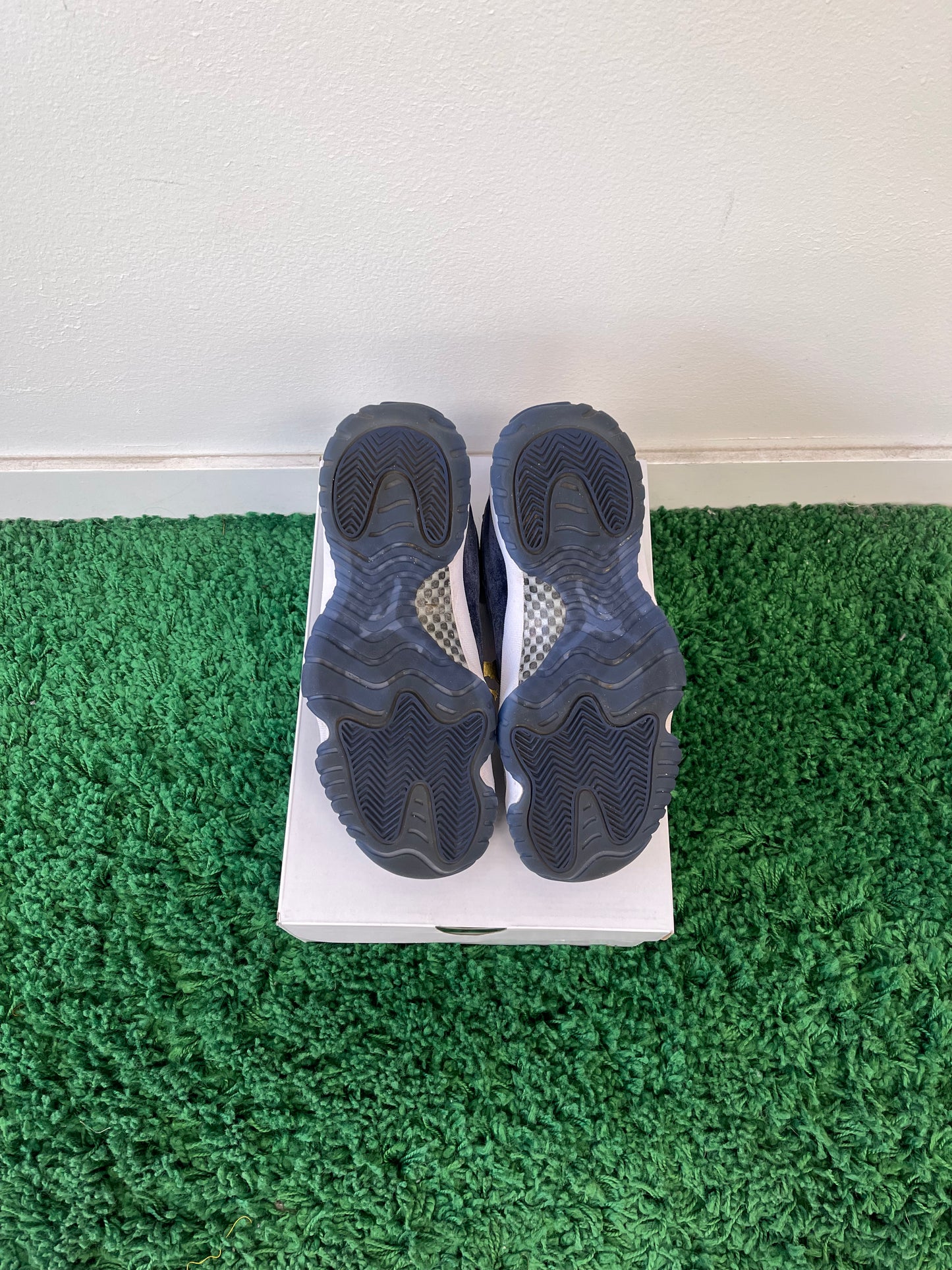 Used Jordan 11 Retro Midnight Navy (Women’s)