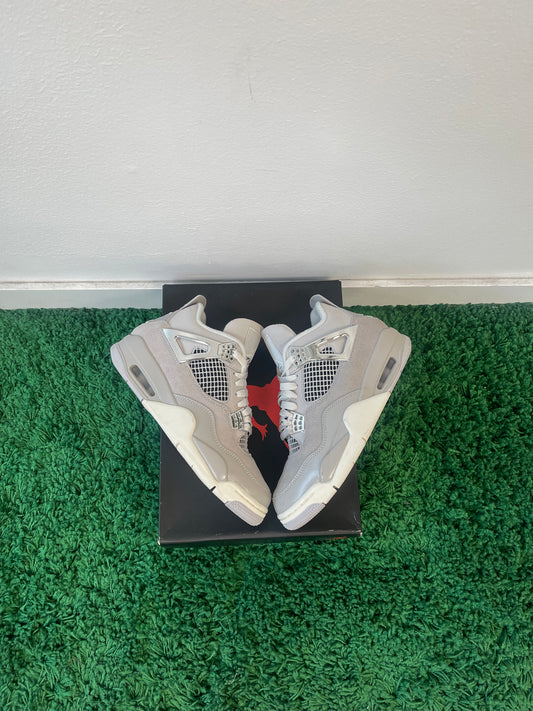 Used Jordan 4 Retro Frozen Moments (Women’s)