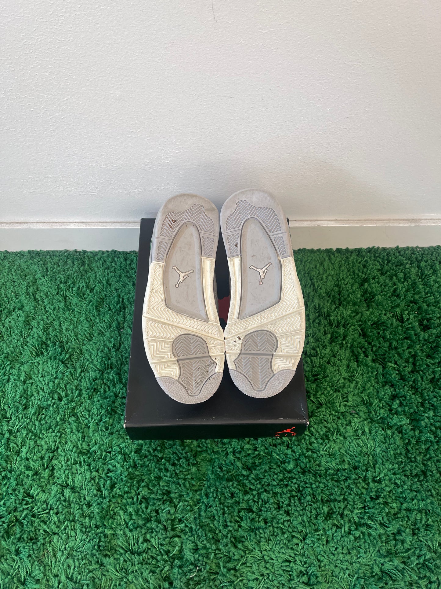 Used Jordan 4 Retro Frozen Moments (Women’s)