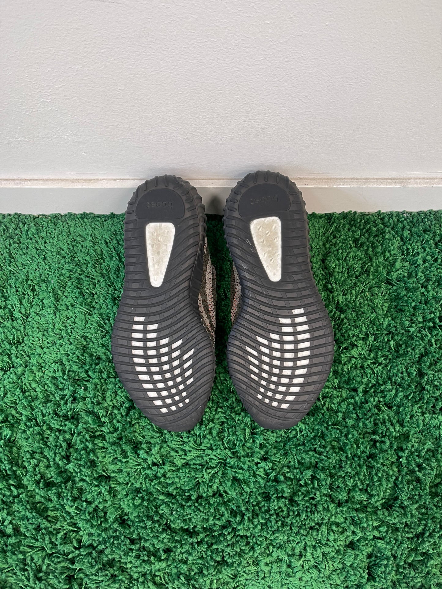 Used Adidas Yeezy Boost 350 V2 Carbon Beluga (Men’s)