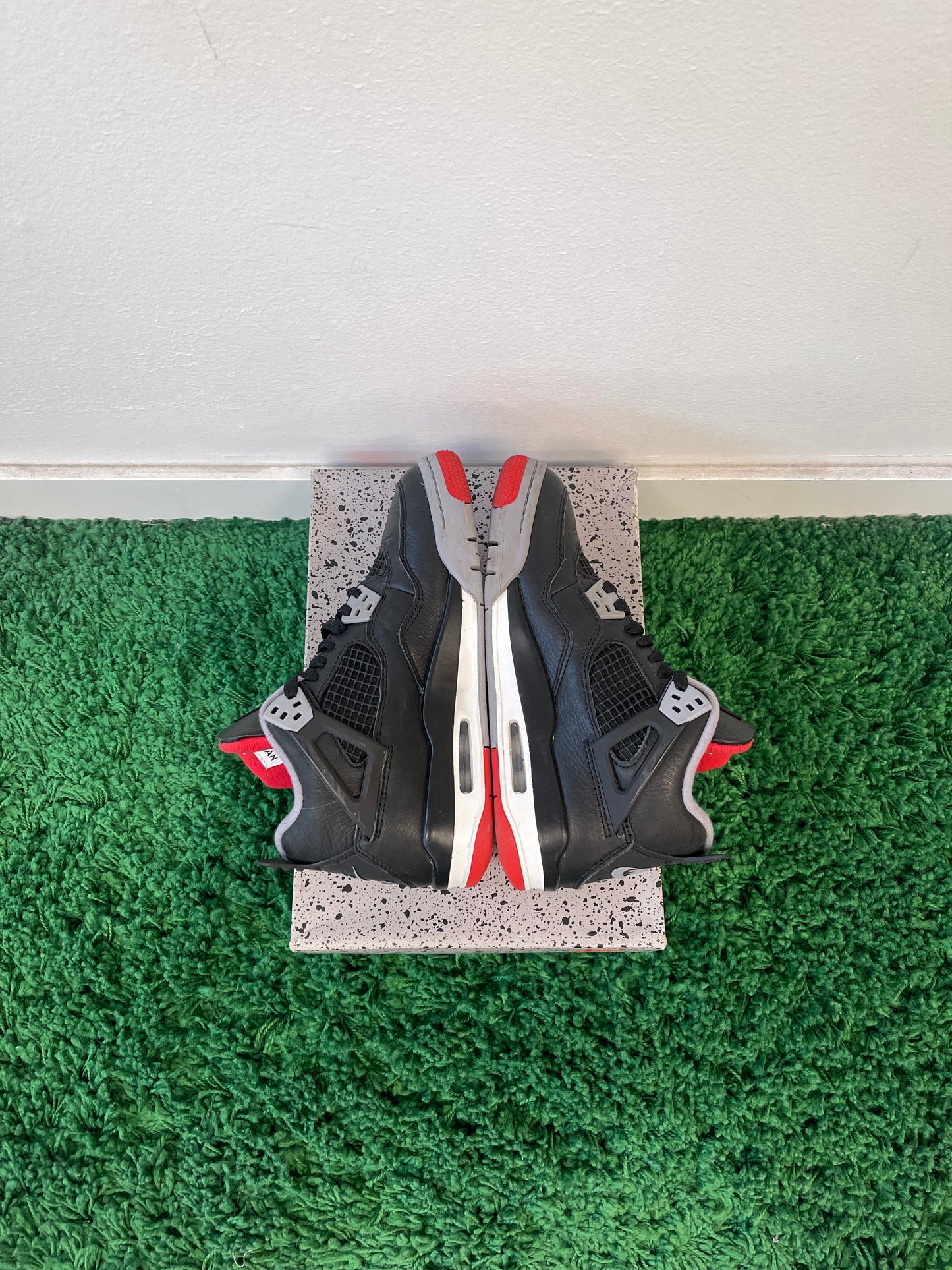 Used Jordan 4 Retro Bred Reimagined (Youth)