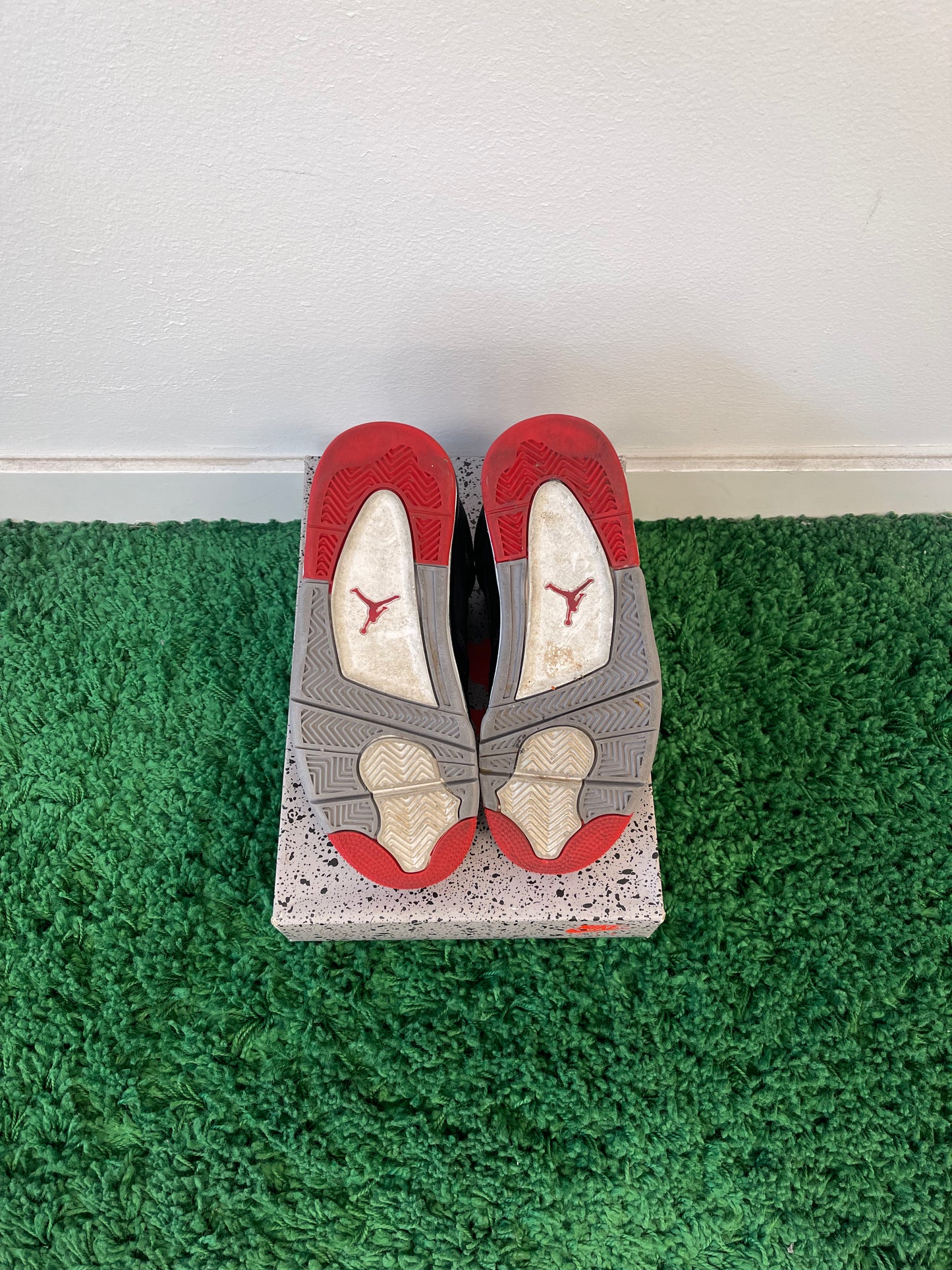 Used Jordan 4 Retro Bred Reimagined (Youth)