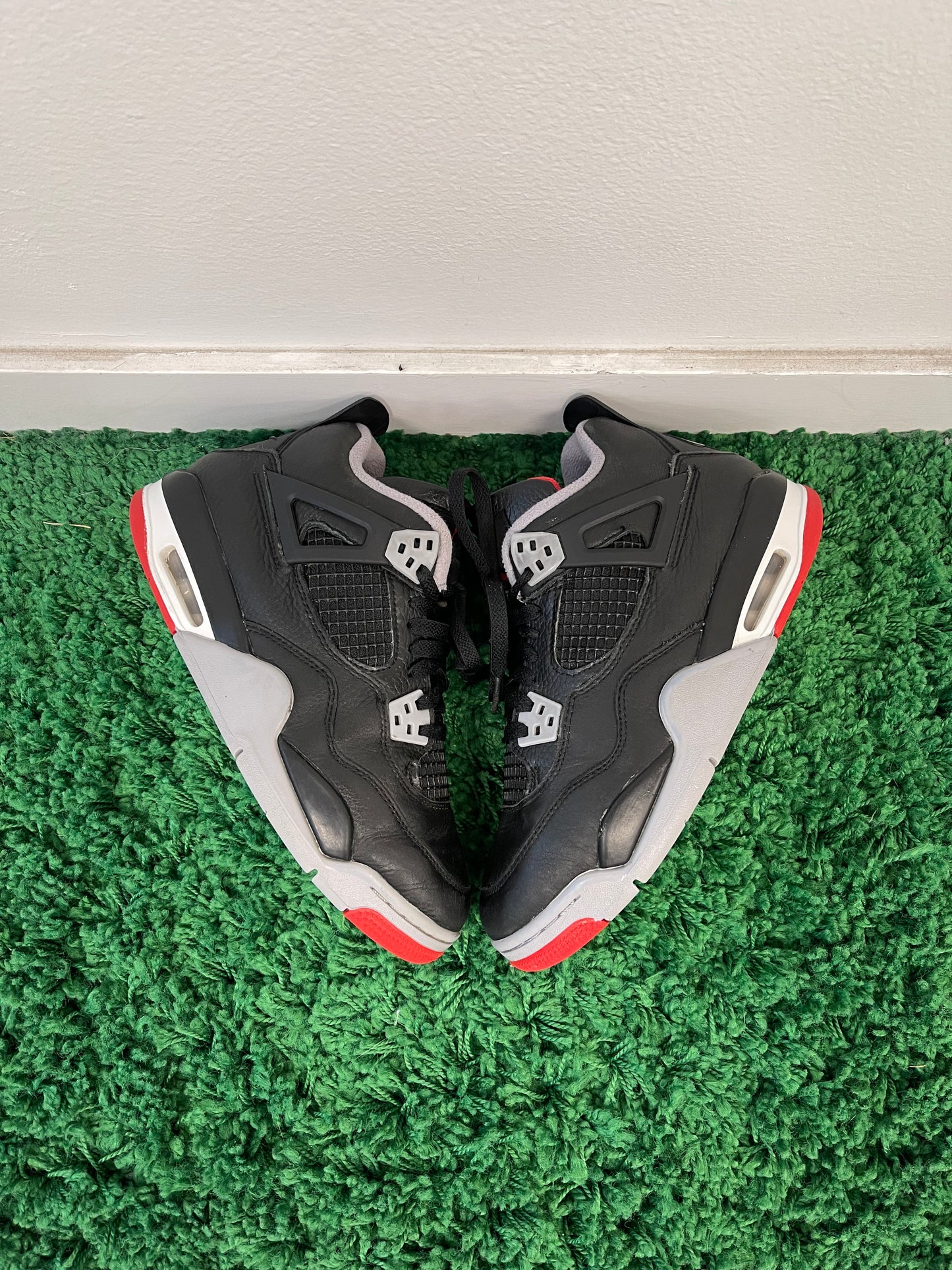 Used Jordan 4 Retro Bred Reimagined (Youth)