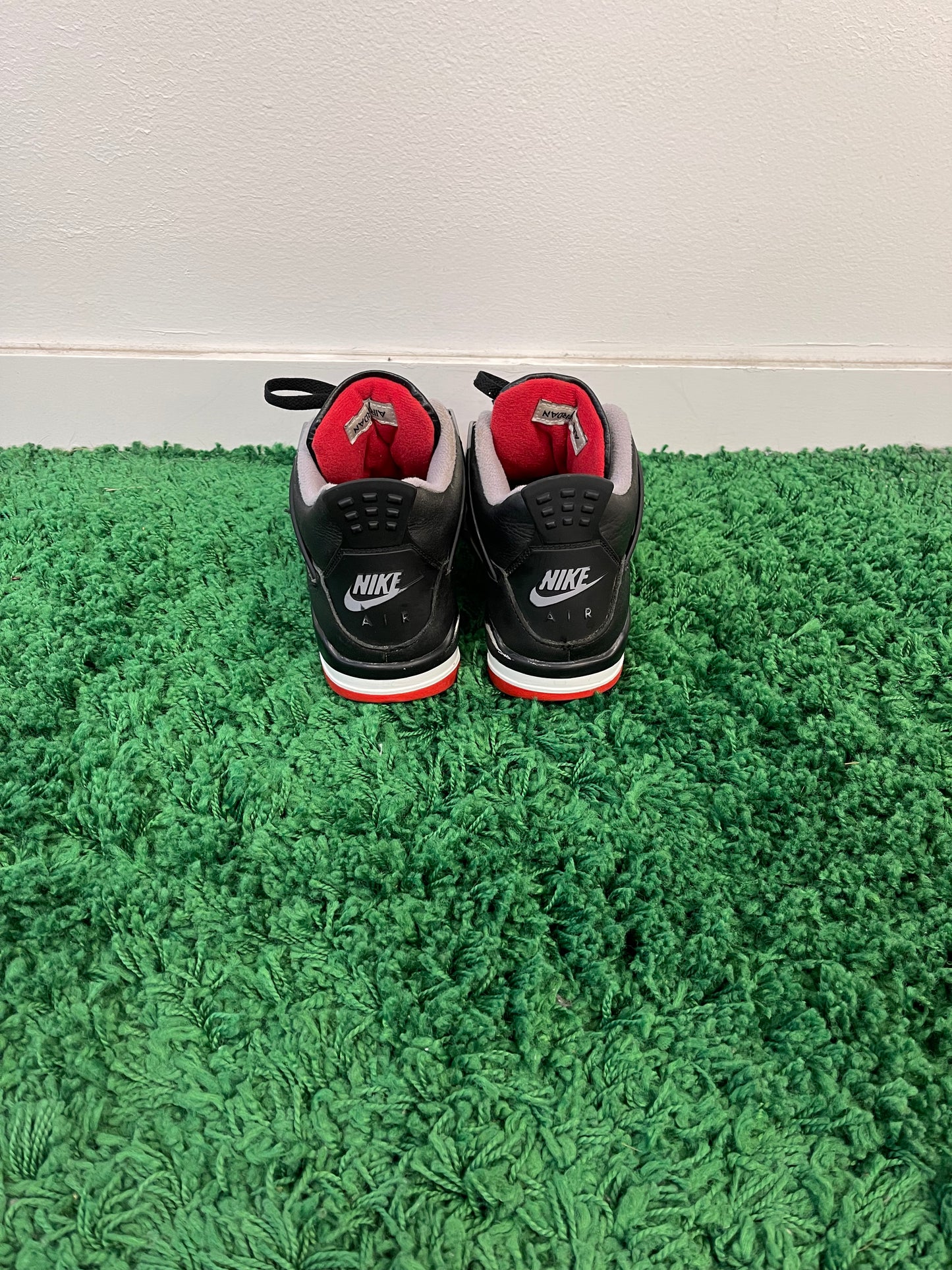 Used Jordan 4 Retro Bred Reimagined (Youth)