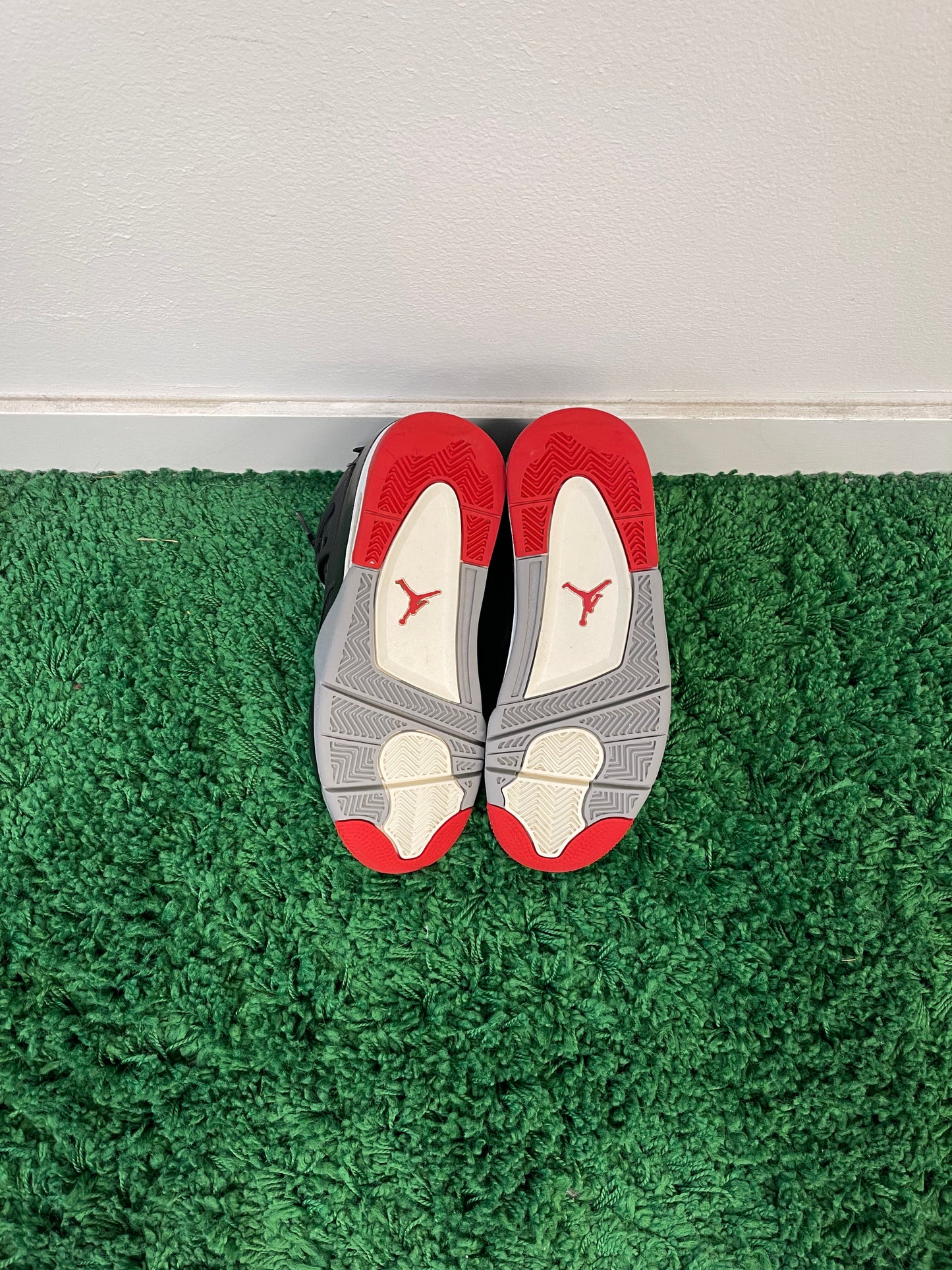 Used Jordan 4 Retro Bred Reimagined (Youth)