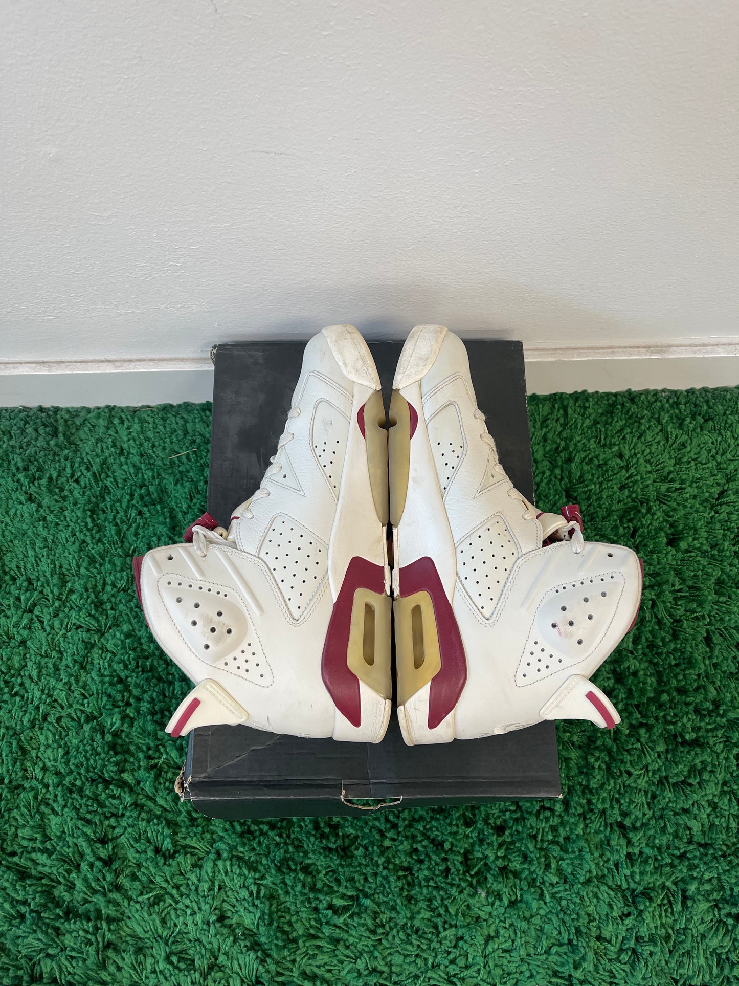 Used Jordan 6 Retro Maroon 2015 (Men’s)