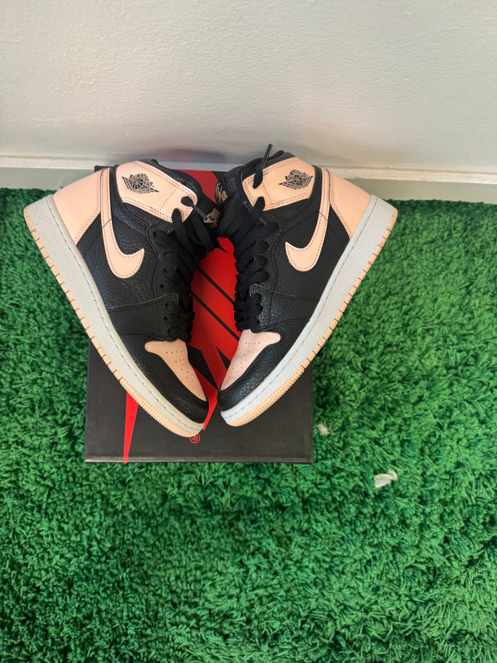 Used Jordan 1 Retro High Black Crimson Tint (Youth)