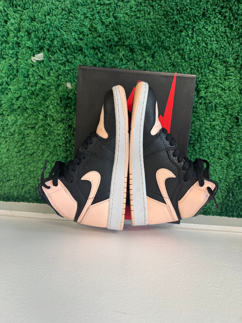 Used Jordan 1 Retro High Black Crimson Tint (Youth)