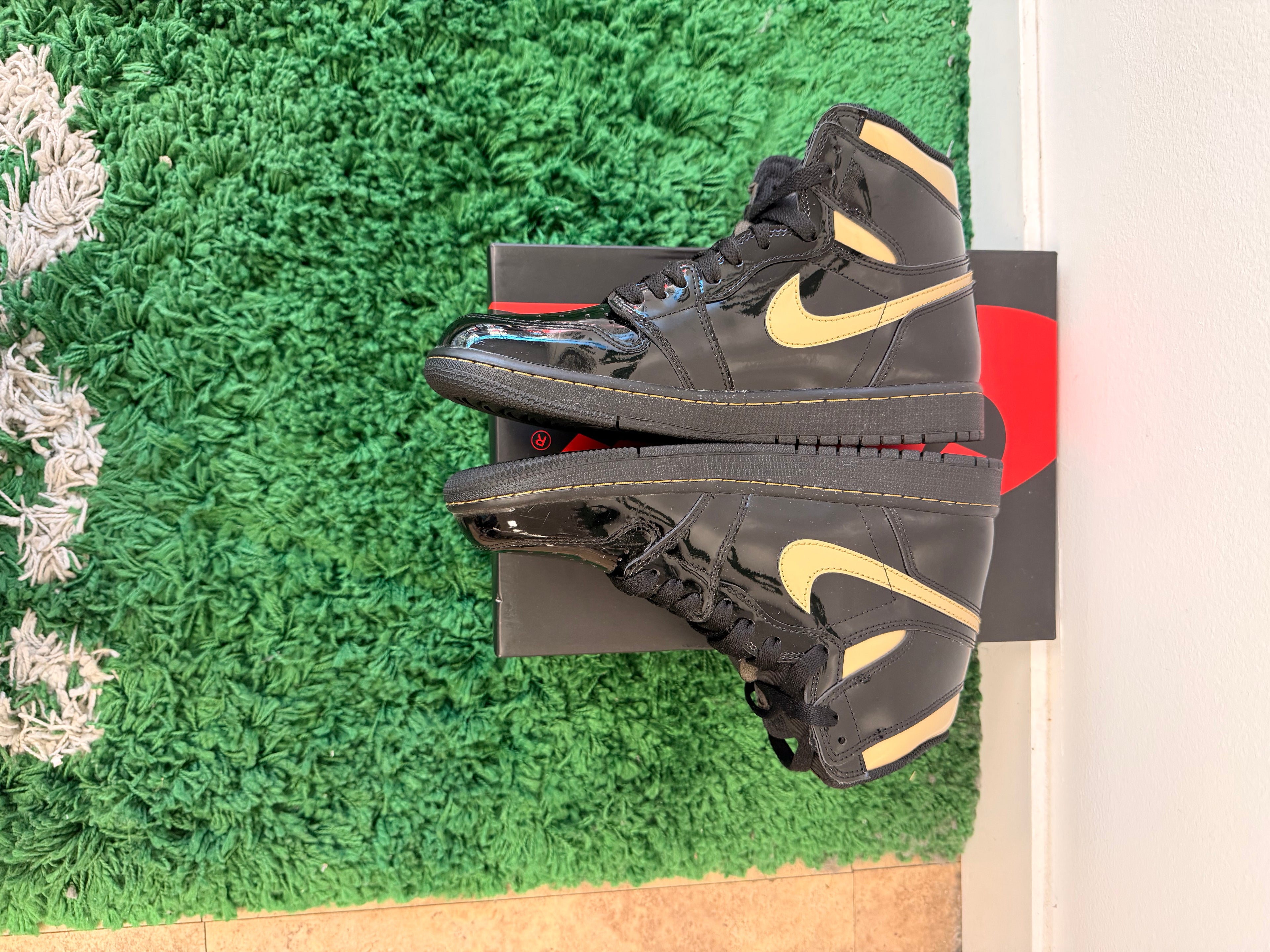 Used Jordan 1 Retro High Black Metallic Gold 2020 (Men’s)