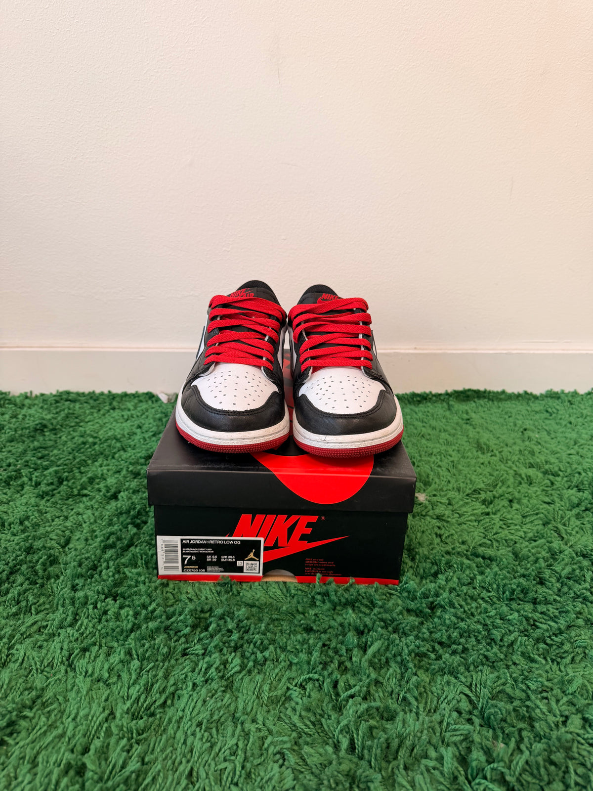 Used Jordan 1 Retro Low OG Black Toe (Men’s)
