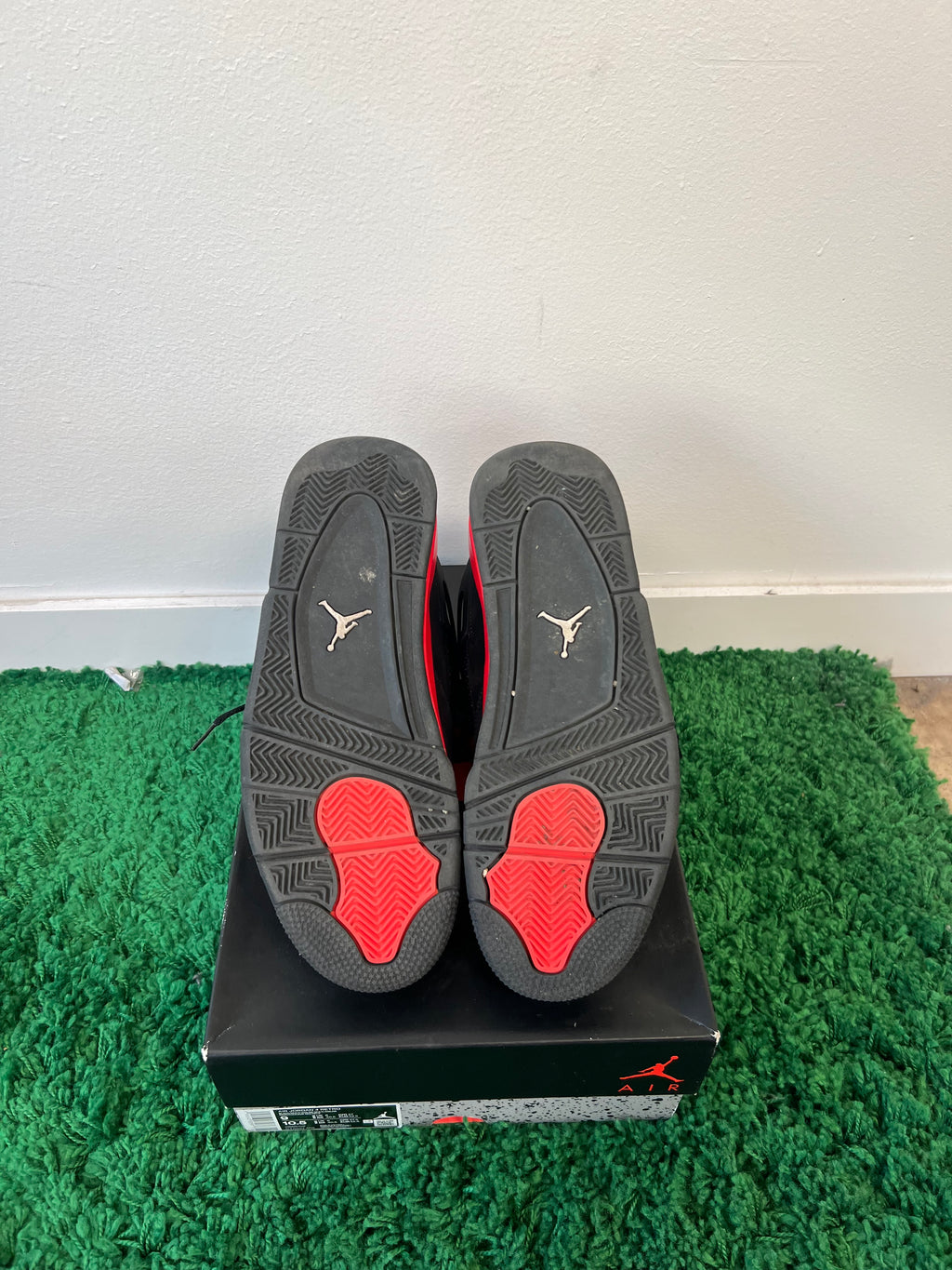 Used Jordan 4 Retro Red Thunder (Men’s)