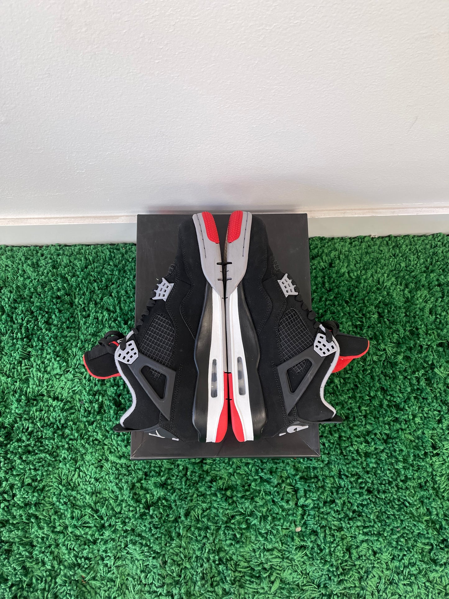 Used Jordan 4 Retro Bred 2019 (Men’s)