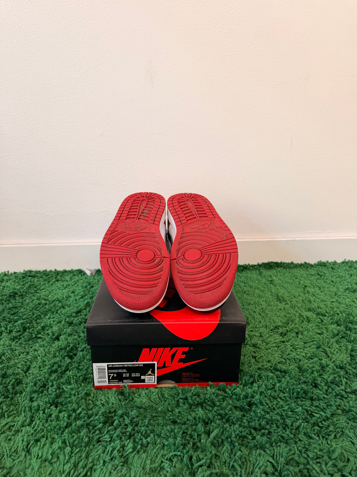 Used Jordan 1 Retro Low OG Black Toe (Men’s)