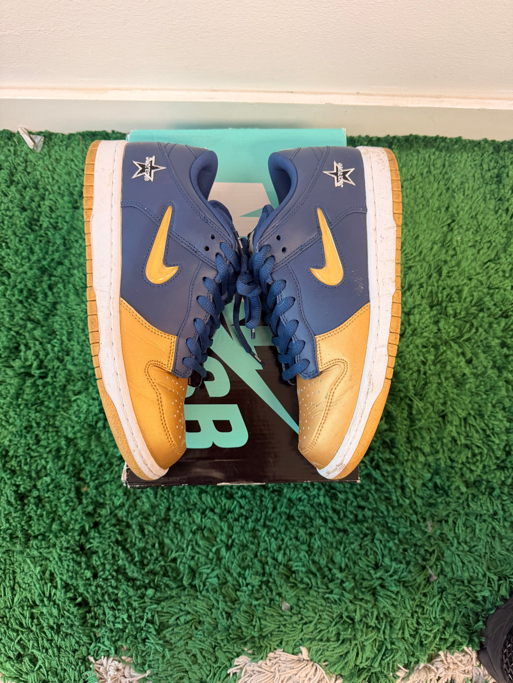Used Nike Sb Dunk Low Supreme Jewel Swoosh Gold (Men’s)