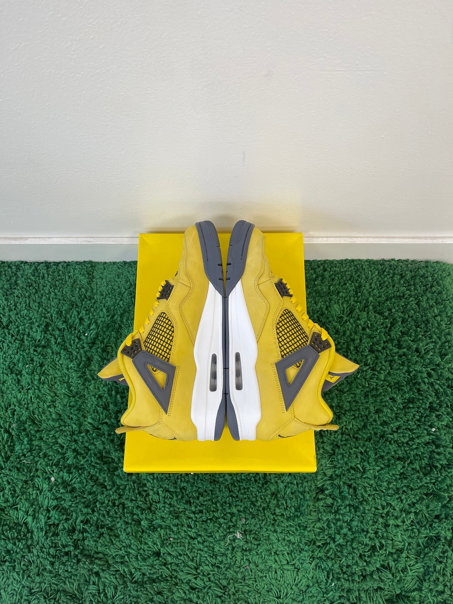 Used Jordan 4 Retro Lightning (Men’s)