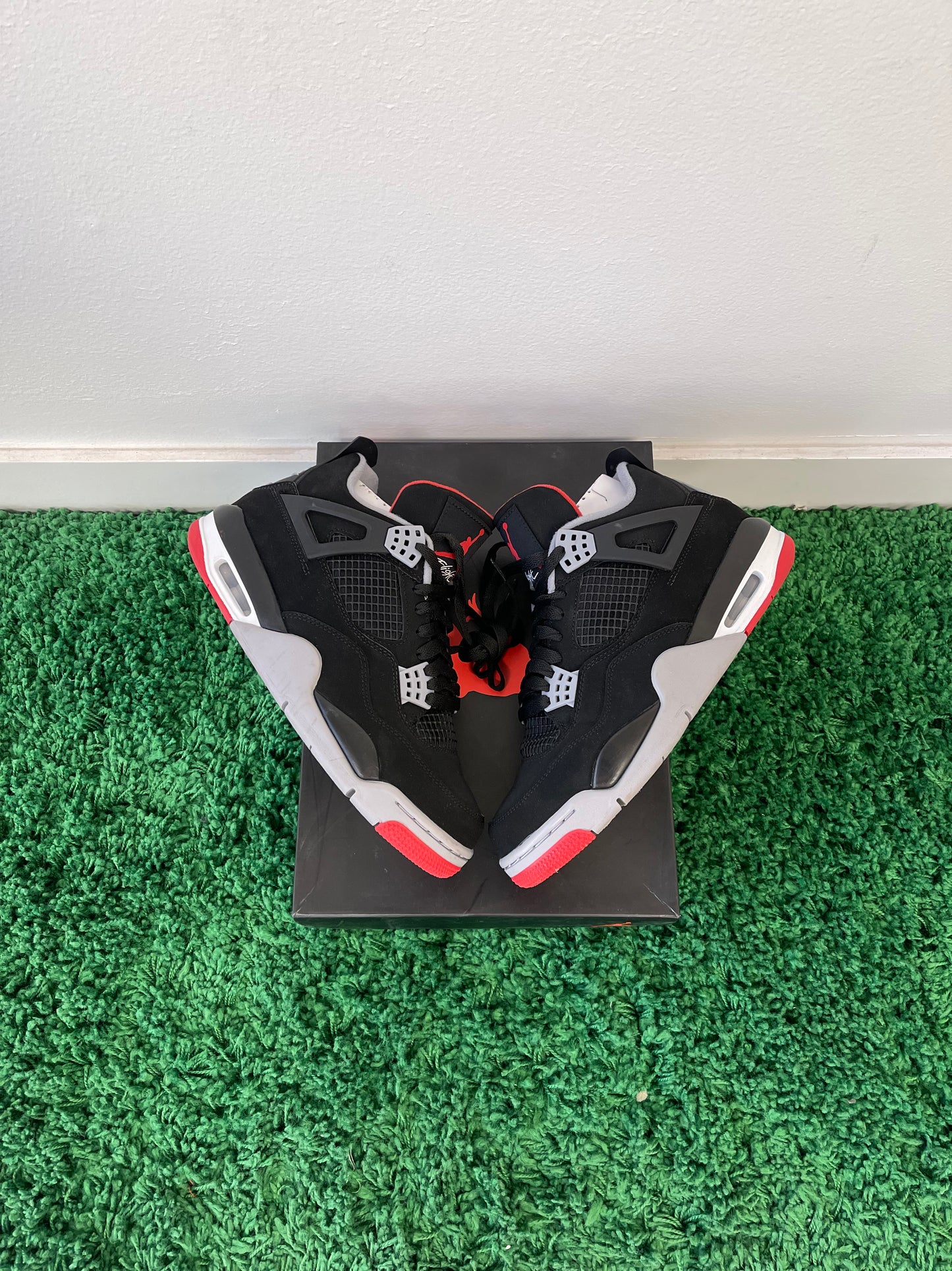 Used Jordan 4 Retro Bred 2019 (Men’s)