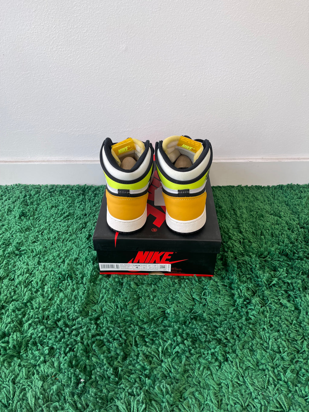 Used Jordan 1 Retro High White Black Volt University Gold (Youth)