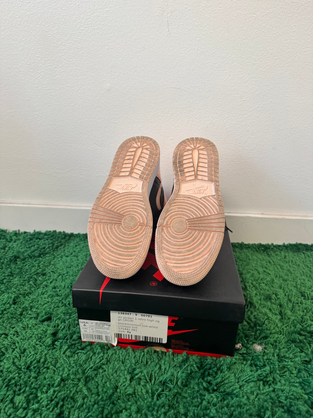 Used Jordan 1 Retro High Black Crimson Tint (Youth)