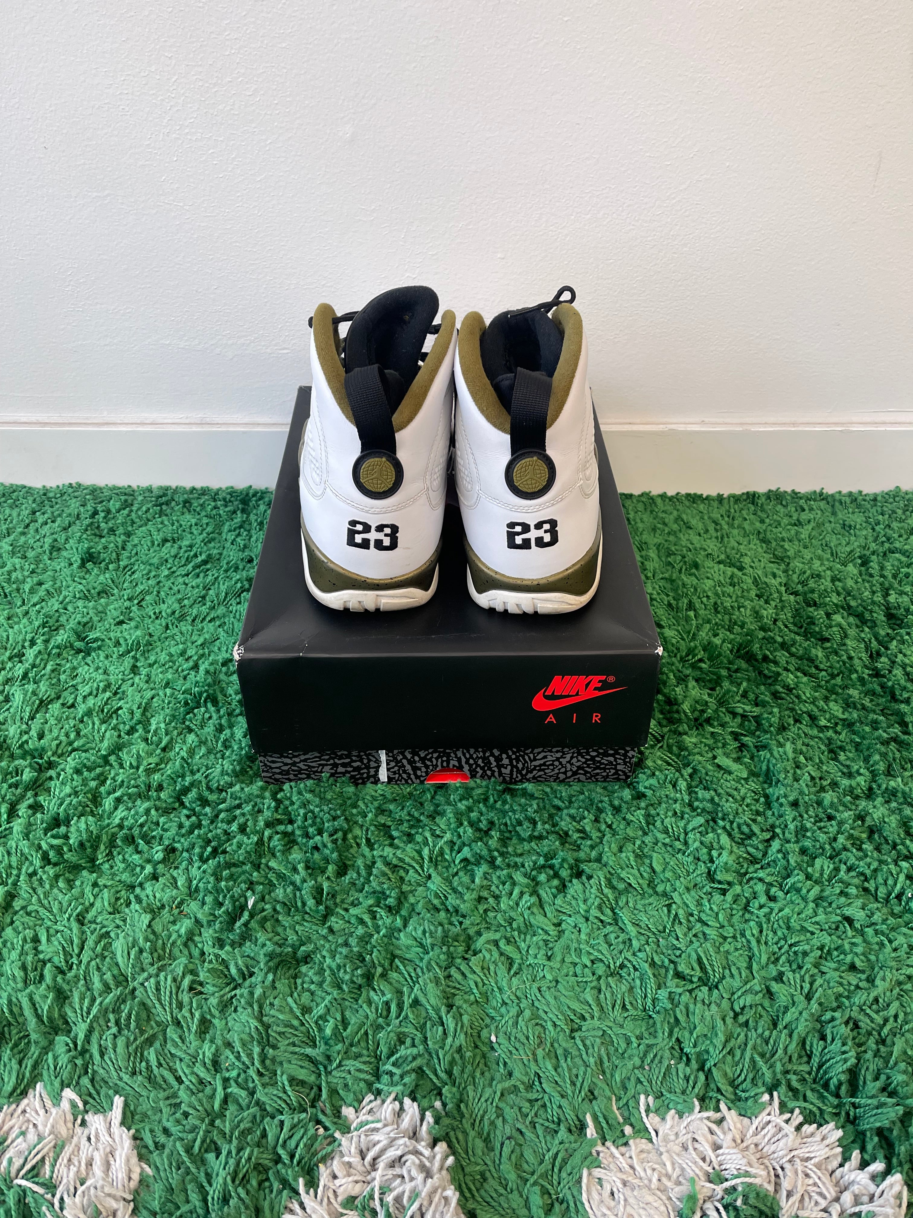 Used Jordan 9 Retro Statue (Men’s)