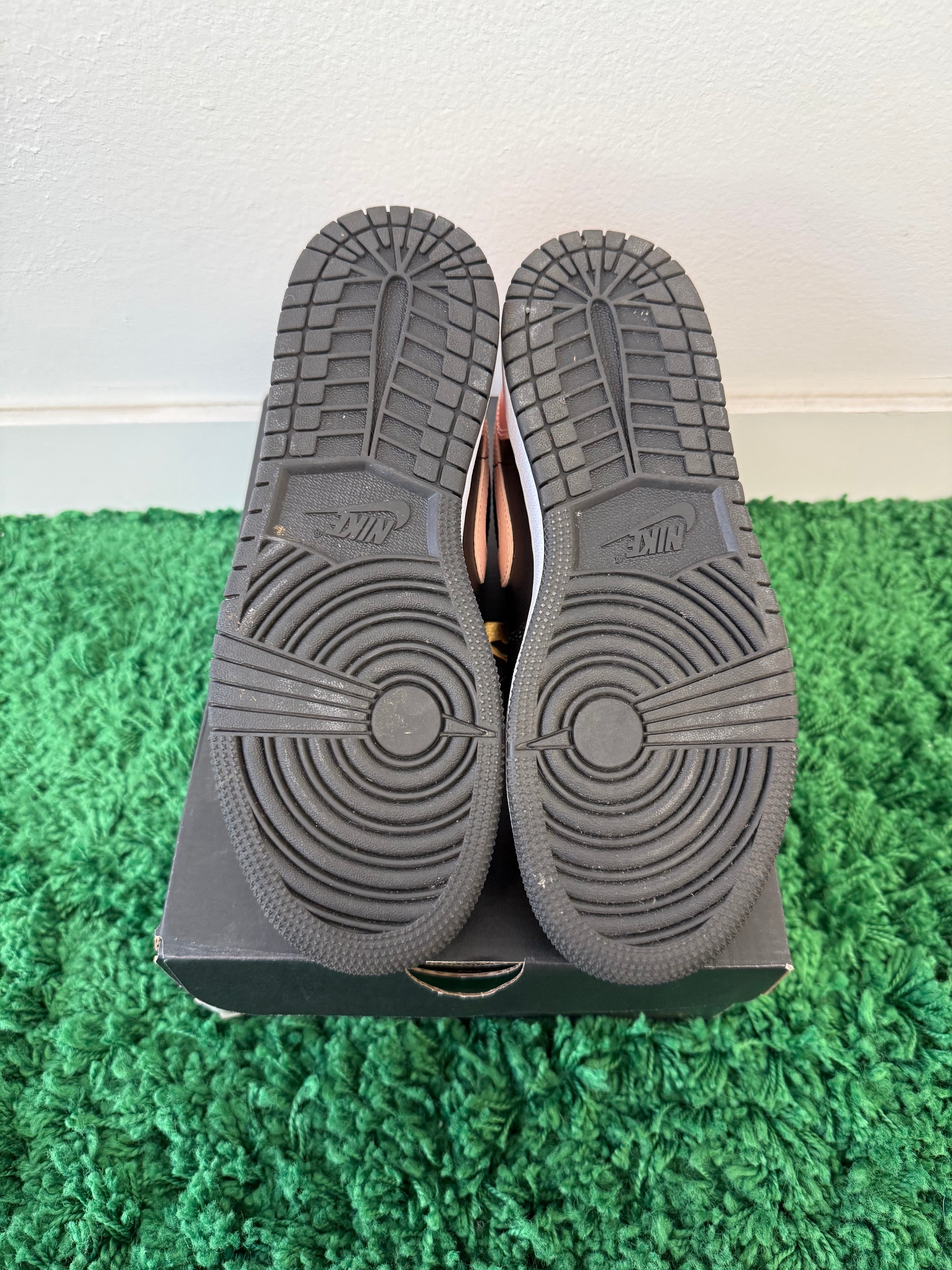 Used Jordan 1 Low Crimson Tint (Youth)