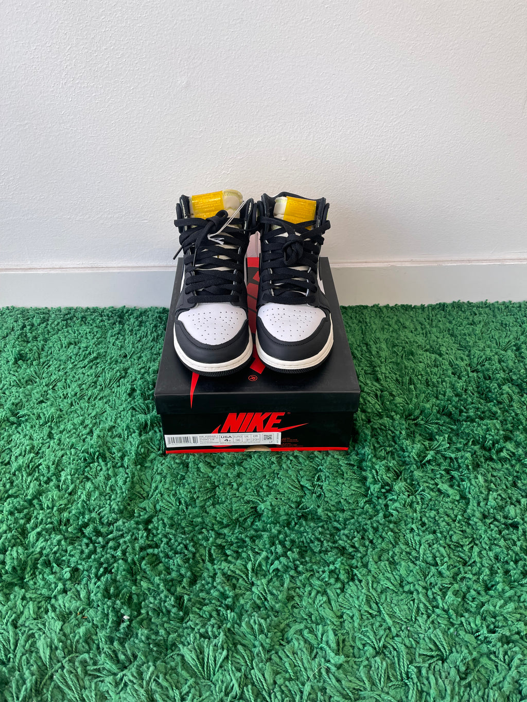 Used Jordan 1 Retro High White Black Volt University Gold (Youth)