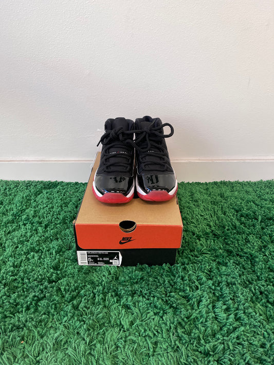 Used Jordan 11 Retro Playoffs Bred (Youth)