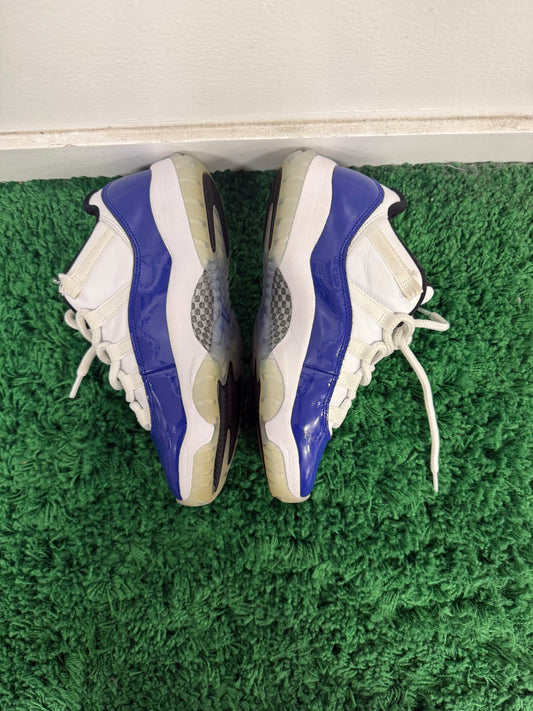Used Jordan 11 Low White Concord (women’s)